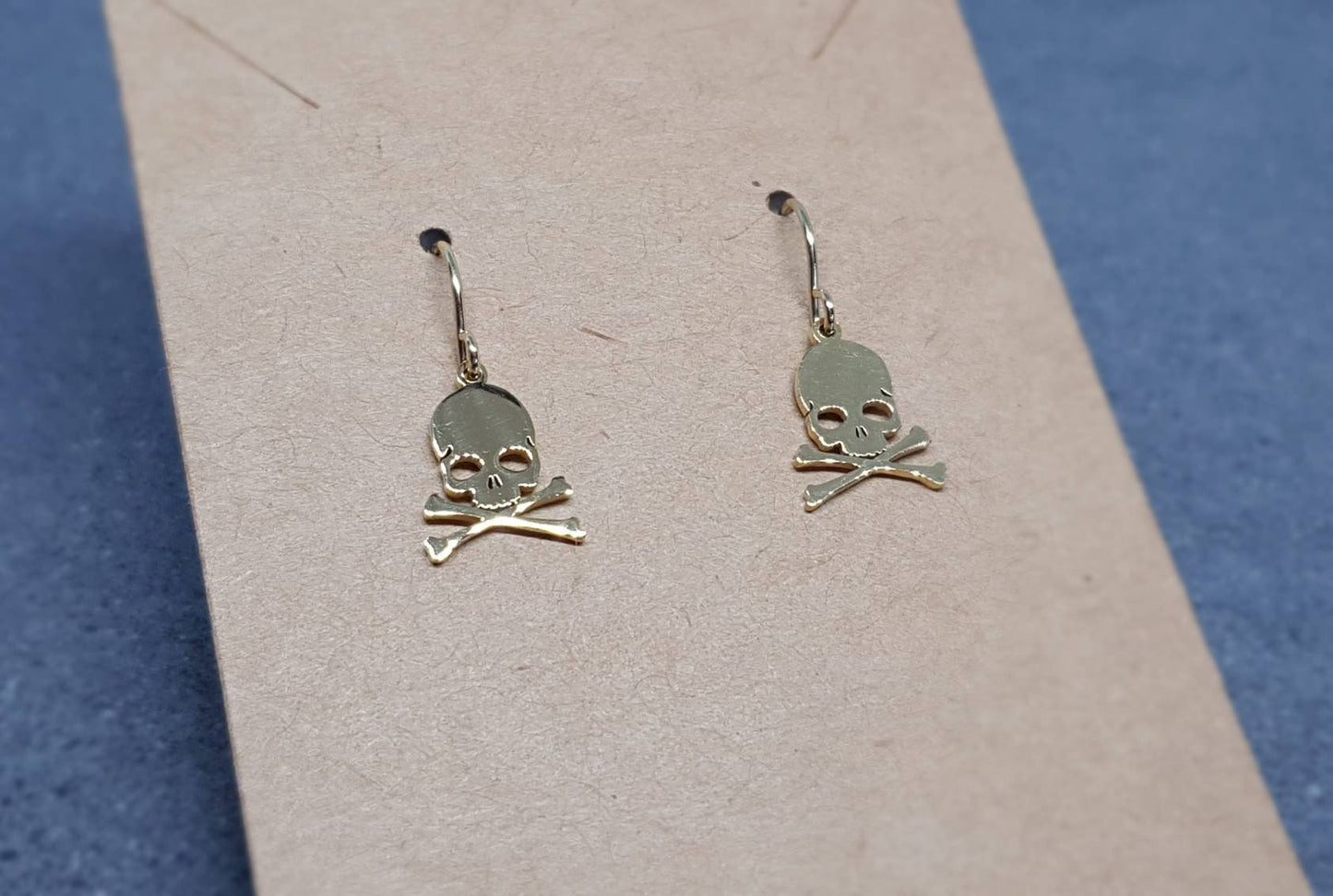 14-karätig vergoldete Totenkopf-Ohrringe