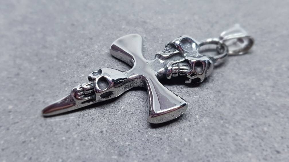 Großer Totenkopf-Kreuz-Anhänger aus Edelstahl