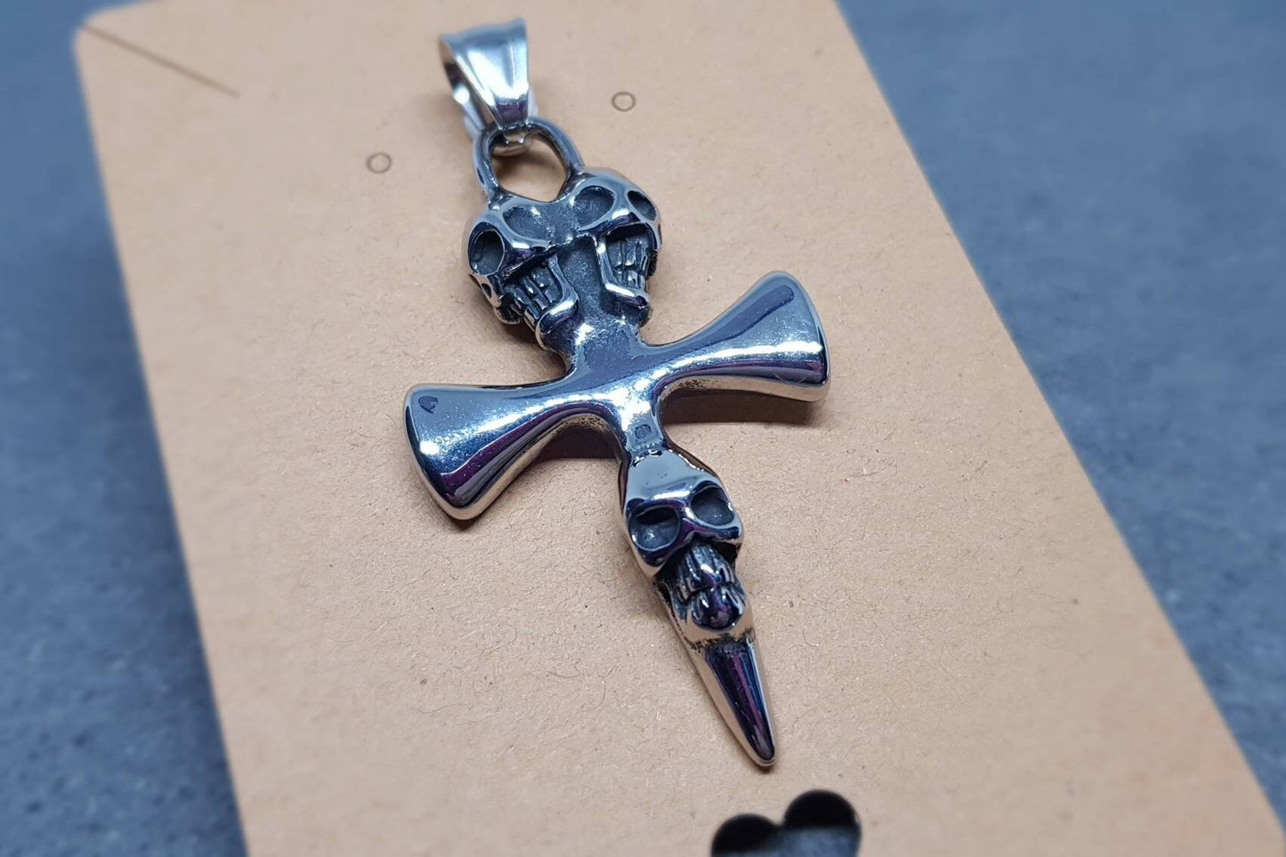 Großer Totenkopf-Kreuz-Anhänger aus Edelstahl