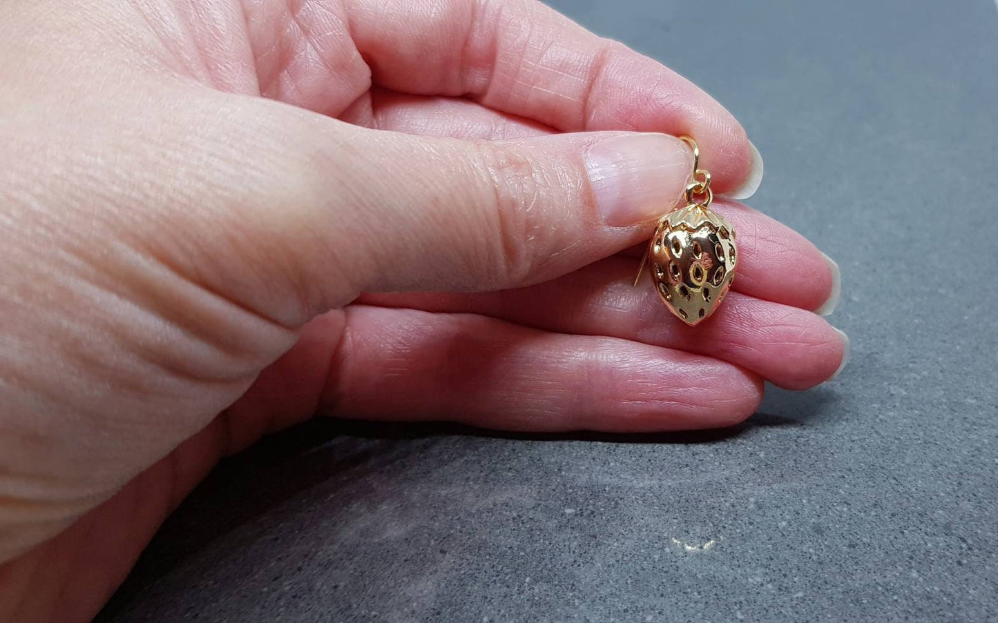 18 Karat vergoldete Erdbeer-Ohrringe