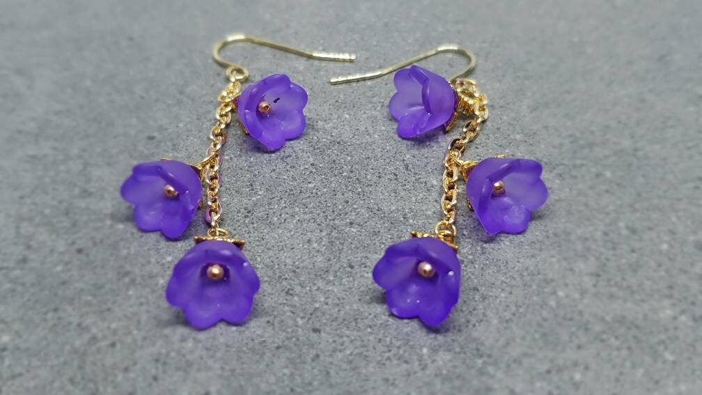 Flower Earrings, Hypoallergenic Ear Wires, Purple Earrings, Light Purple Earrings, Boho Jewelry, Simple Vintage Earrings