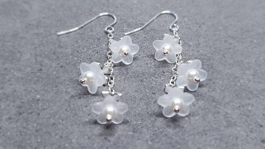 Flower Earrings, Hypoallergenic Ear Wires, Snowdrop Earrings, Spring Flower Earrings, White Earrings, White PRIMERO Crystals® Pearl Earrings