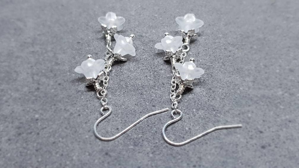 Flower Earrings, Hypoallergenic Ear Wires, Snowdrop Earrings, Spring Flower Earrings, White Earrings, White PRIMERO Crystals® Pearl Earrings