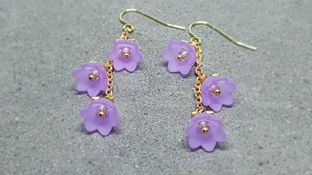 Flower Earrings, Hypoallergenic Ear Wires, Light Purple Earrings, Boho Jewelry, Simple Vintage Earrings