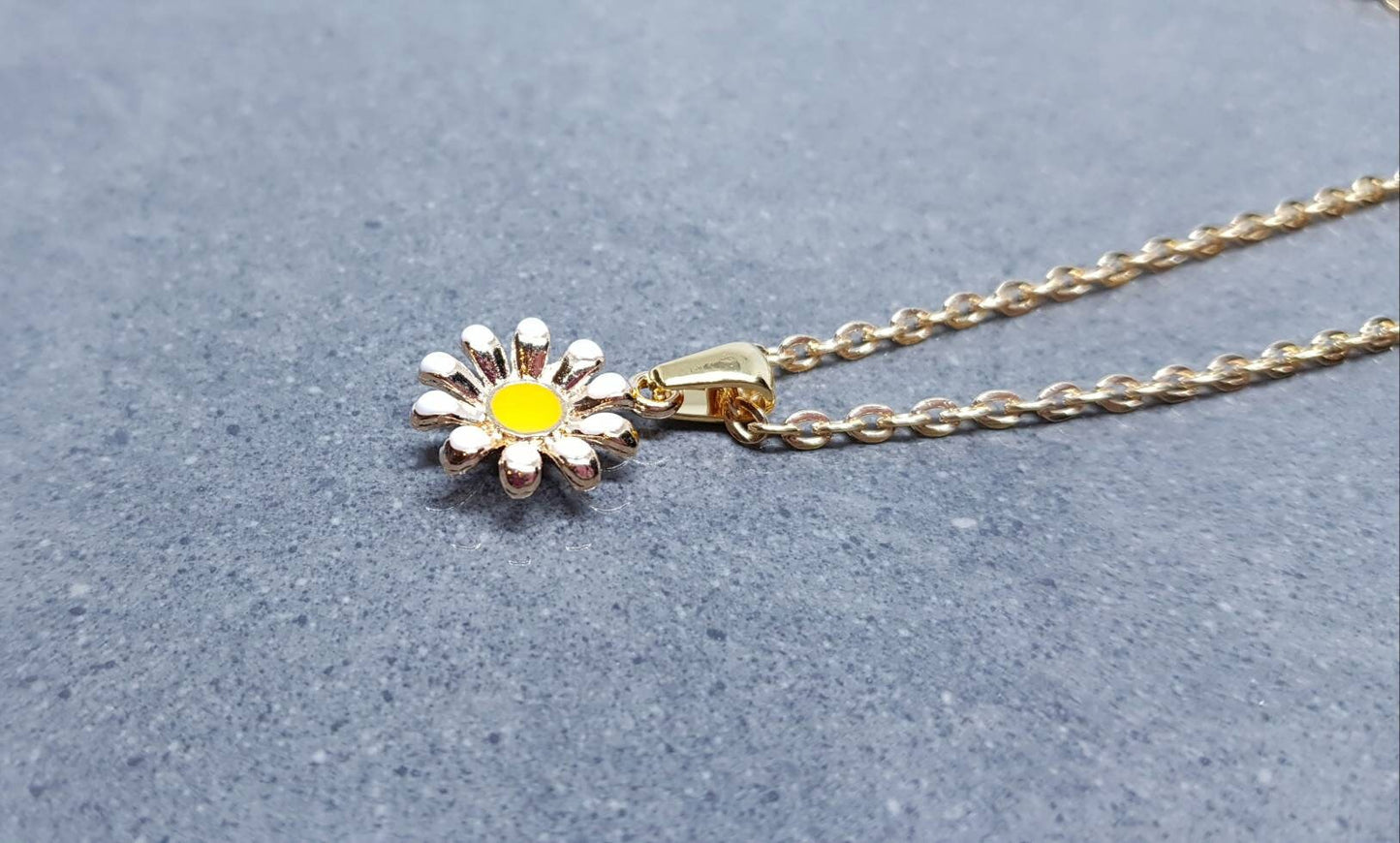 Gold Daisy Necklace, Minamalistic Necklace, Retro Necklace, Daisy Choker