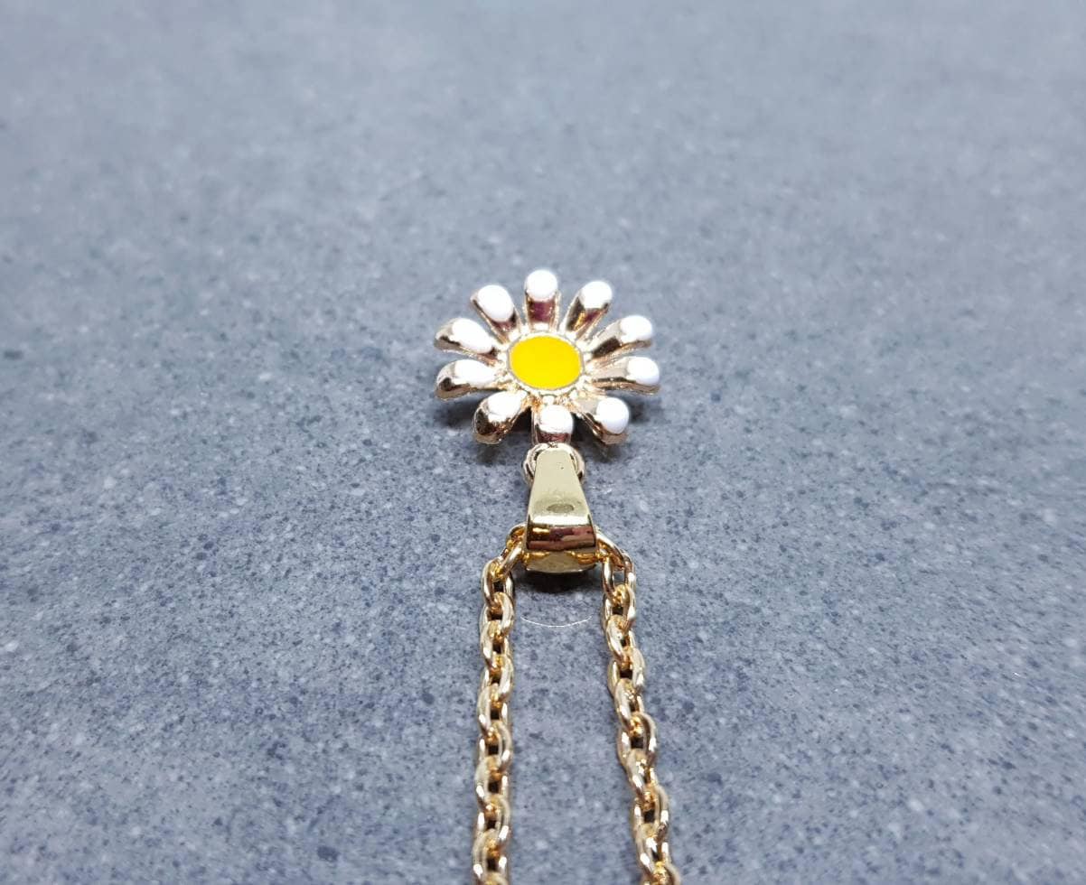 Gold Daisy Necklace, Minamalistic Necklace, Retro Necklace, Daisy Choker
