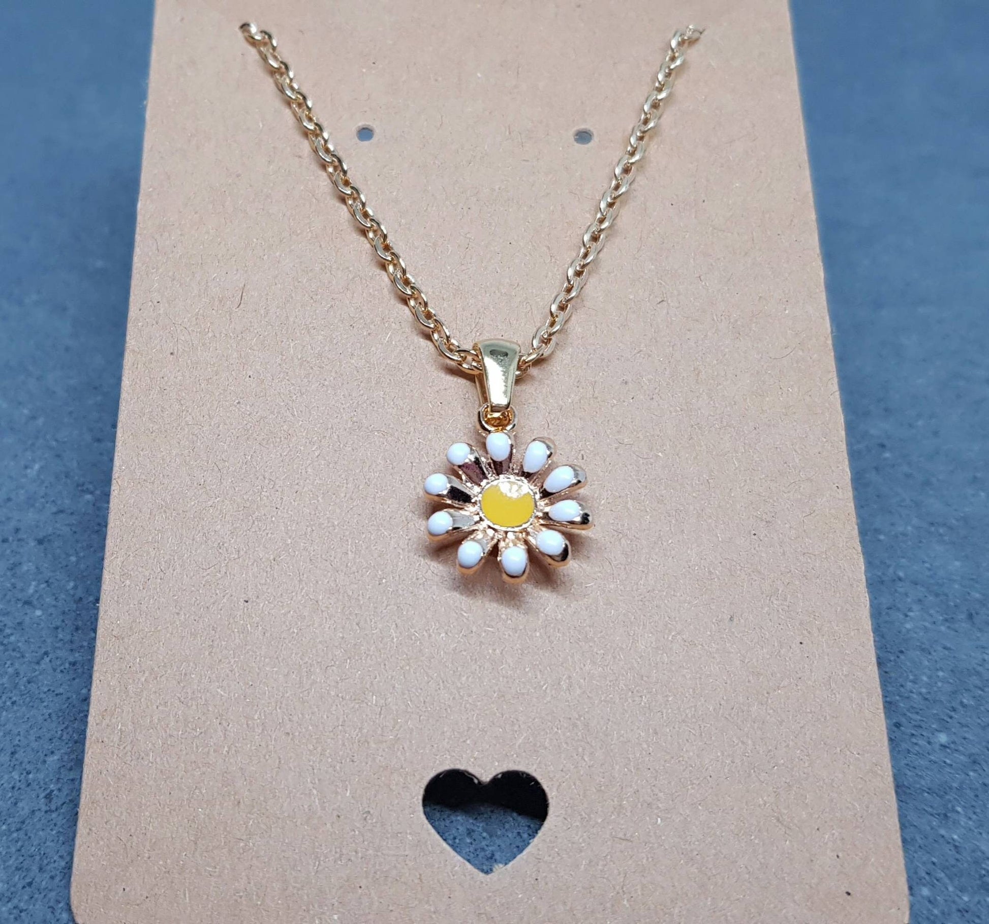 Gold Daisy Necklace, Minamalistic Necklace, Retro Necklace, Daisy Choker