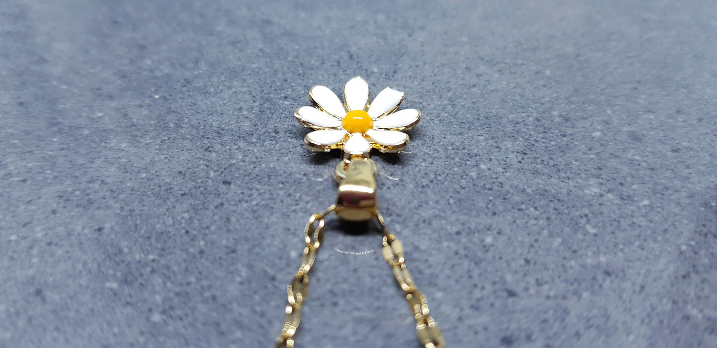 Gold Daisy Necklace, Minamalistic Necklace, Retro Necklace, Daisy Choker, Light Gold Plated