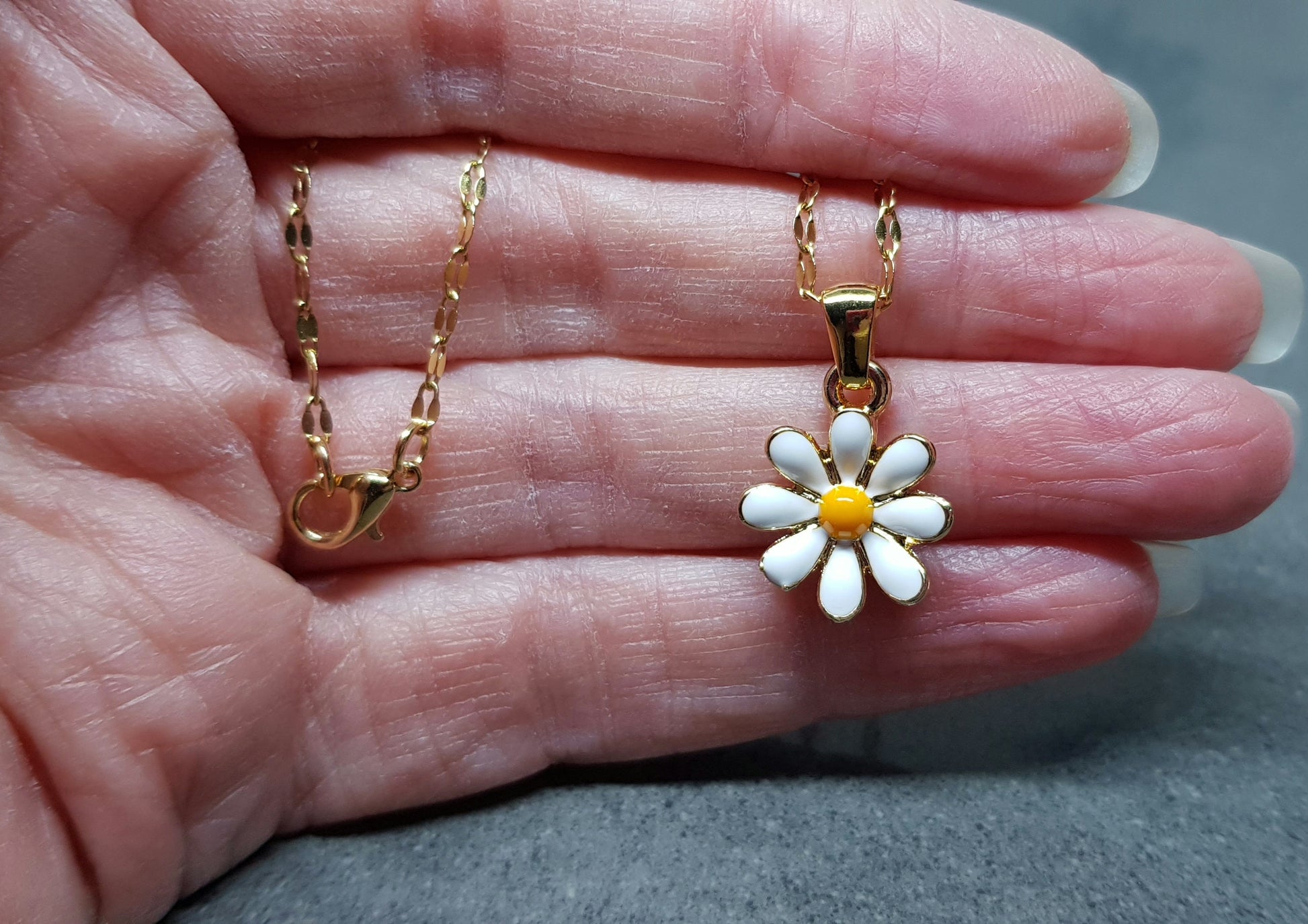 Gold Daisy Necklace, Minamalistic Necklace, Retro Necklace, Daisy Choker, Light Gold Plated