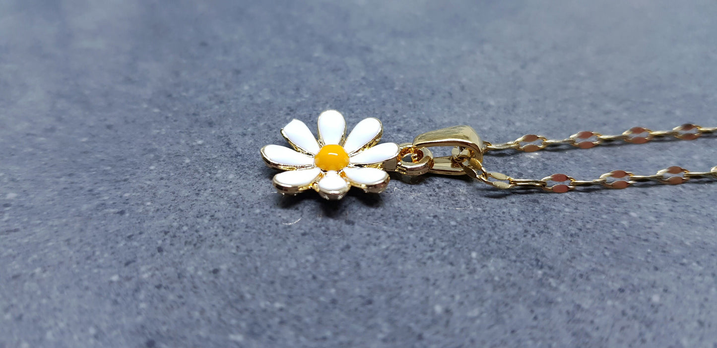 Gold Daisy Necklace, Minamalistic Necklace, Retro Necklace, Daisy Choker, Light Gold Plated