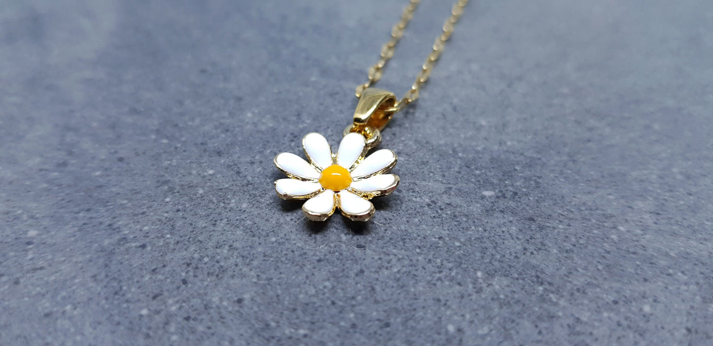 Gold Daisy Necklace, Minamalistic Necklace, Retro Necklace, Daisy Choker, Light Gold Plated