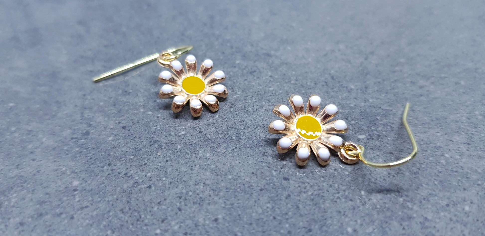 Gold Daisy Earrings, Hypoallergenic Ear Wires, Minimalistic Earrings, Cute Retro Earrings, Nature Lovers Earrings, Gift for her