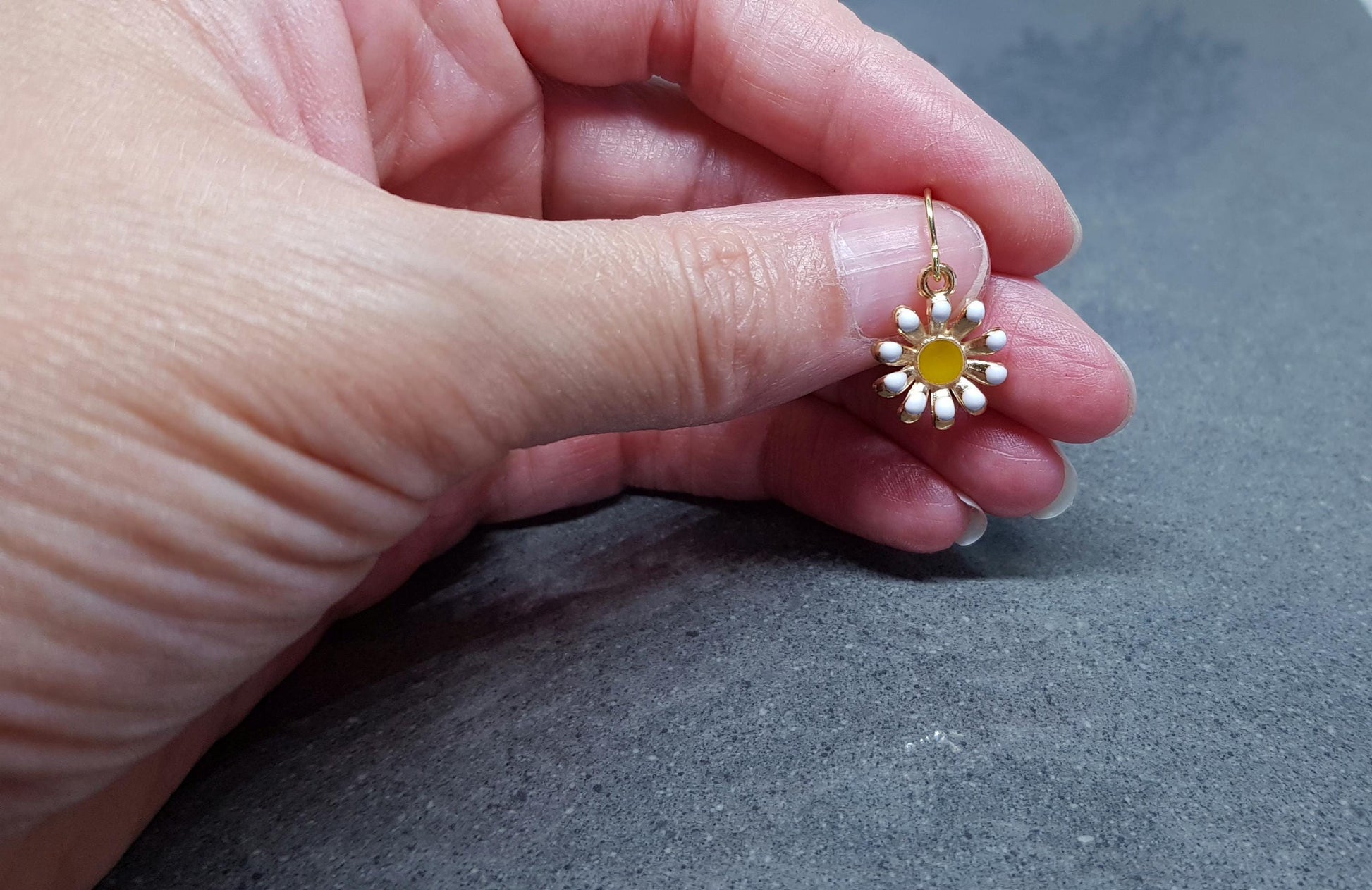 Gold Daisy Earrings, Hypoallergenic Ear Wires, Minimalistic Earrings, Cute Retro Earrings, Nature Lovers Earrings, Gift for her