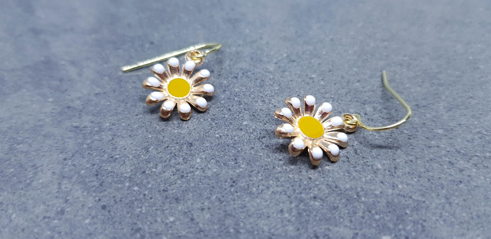 Gold Daisy Earrings, Hypoallergenic Ear Wires, Minimalistic Earrings, Cute Retro Earrings, Nature Lovers Earrings, Gift for her