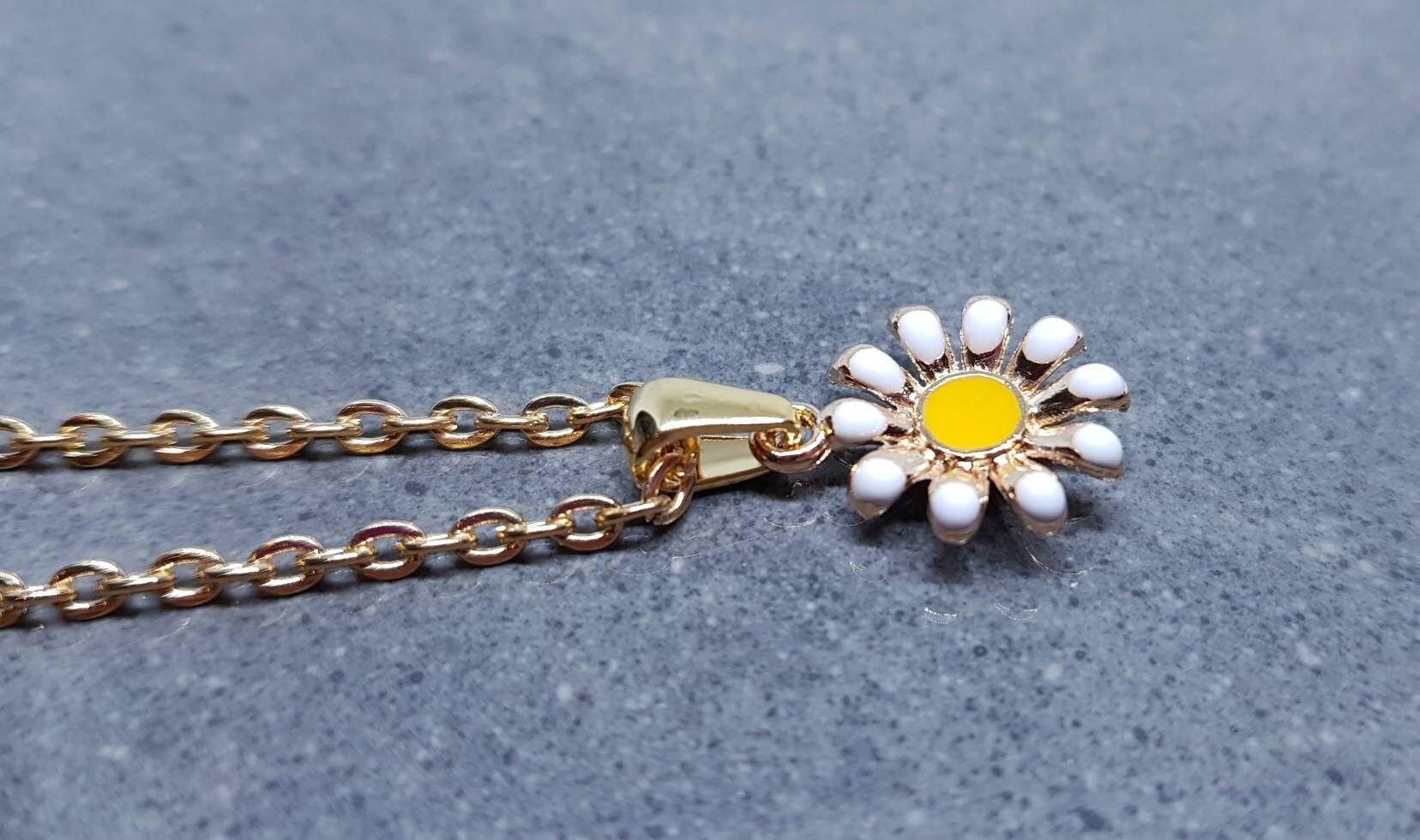 Gold Daisy Necklace, Minamalistic Necklace, Retro Necklace, Daisy Choker
