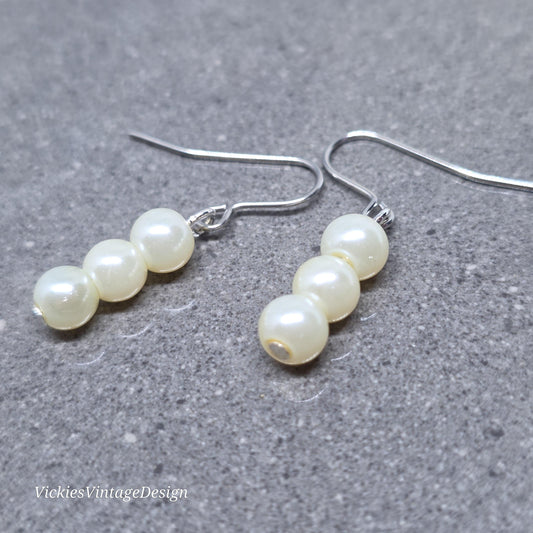 Glass Pearl Earrings, White Pearl Earrings, Round White Pearls, White Pearl Jewelry, Cream Pearl Earrings