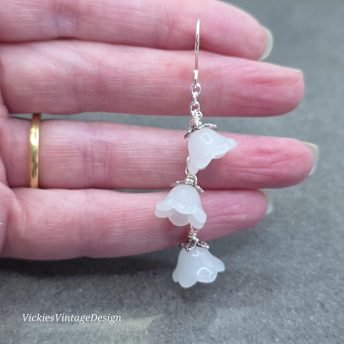 Flower Earrings, Hypoallergenic Ear Wires, white Earrings, Boho Jewelry, Glass Jewelry, Simple Vintage Earrings