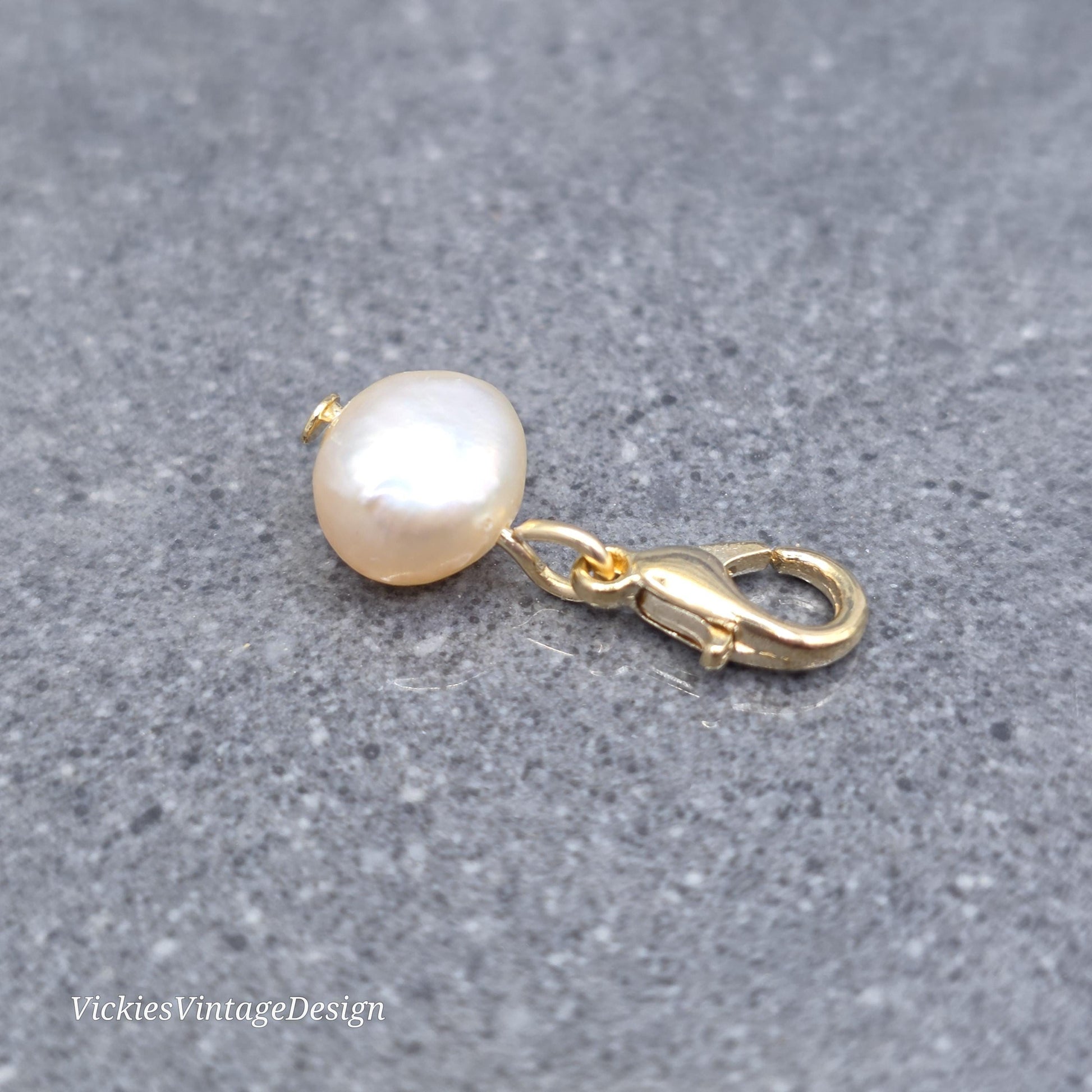 Natural Peach Freshwater Pearl Clip on Charm with Gold Lobster Clasp, Brass, Nickel Free, Stitch Marker, Zipper, Planner Charm