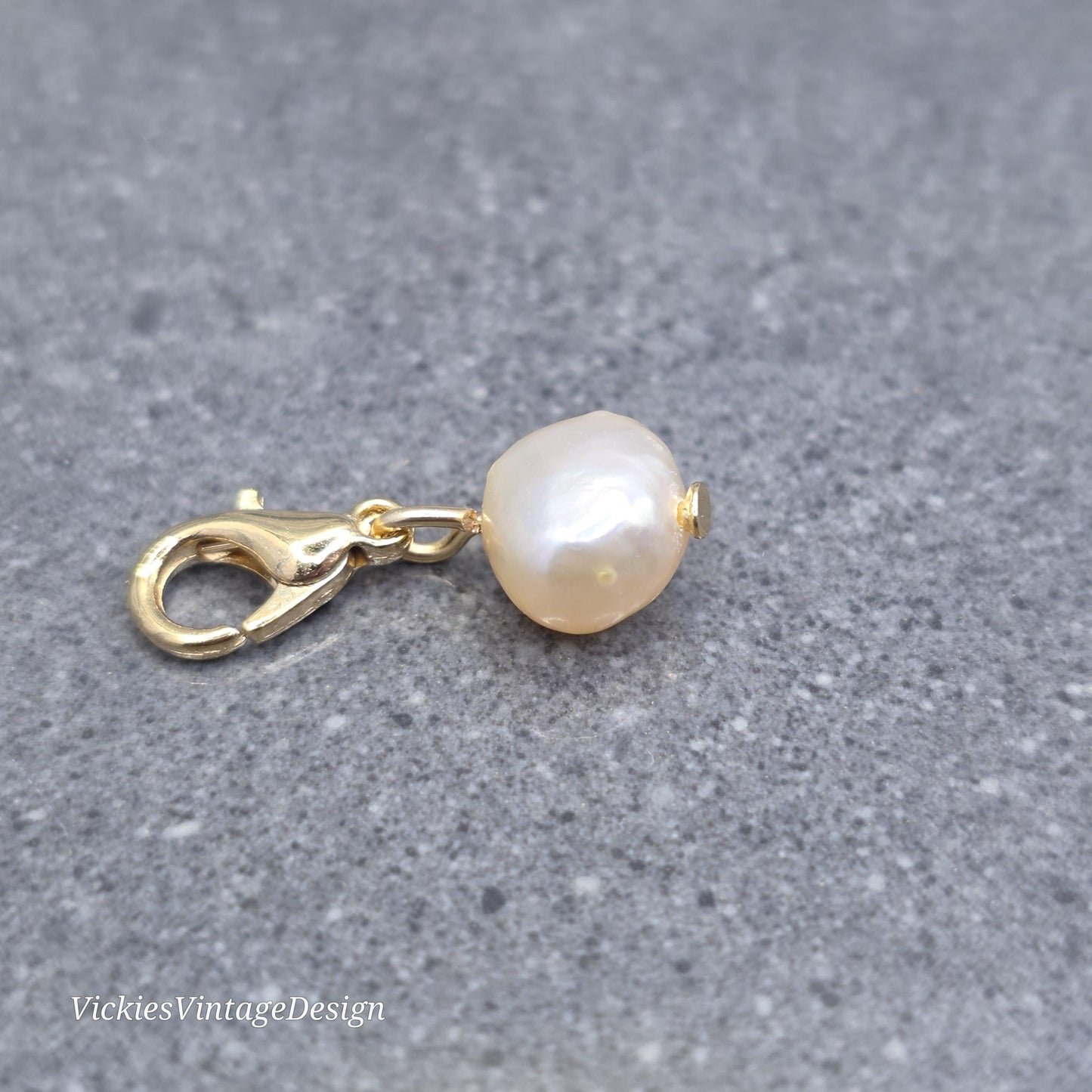 Natural Peach Freshwater Pearl Clip on Charm with Gold Lobster Clasp, Brass, Nickel Free, Stitch Marker, Zipper, Planner Charm