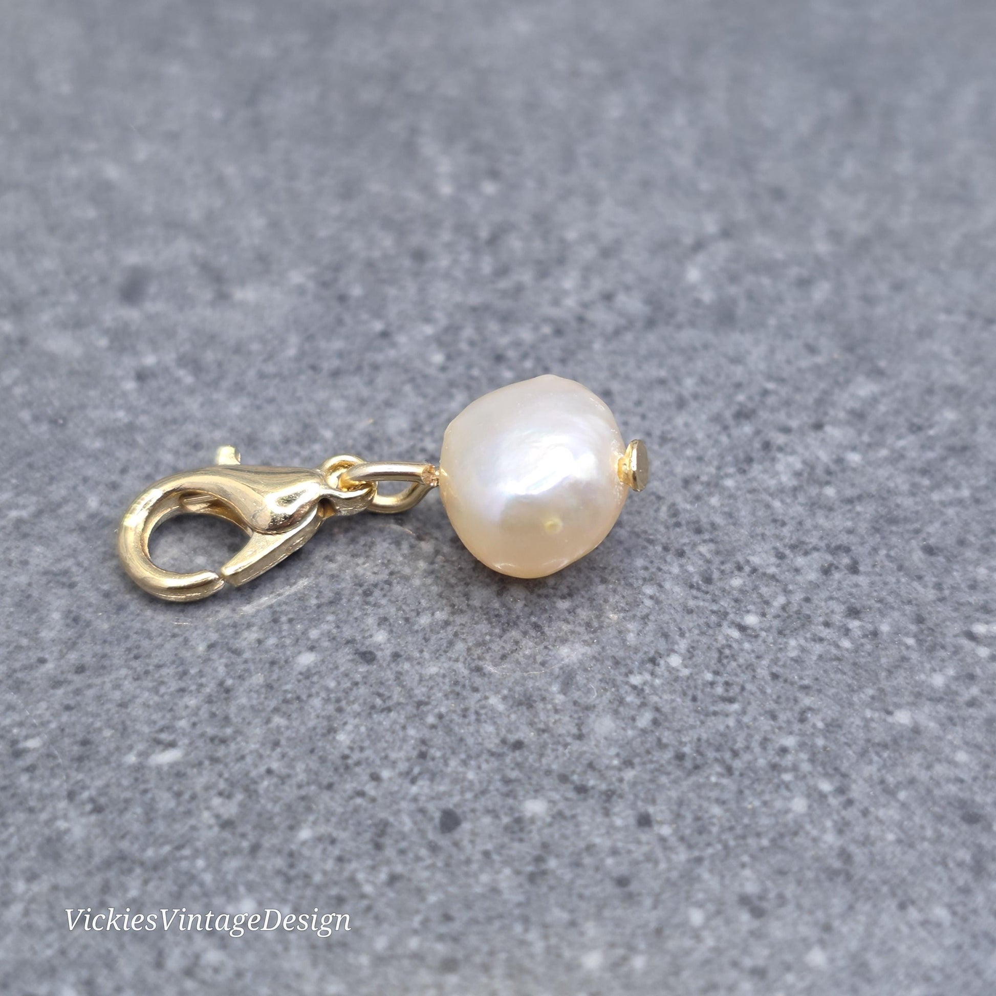 Natural Peach Freshwater Pearl Clip on Charm with Gold Lobster Clasp, Brass, Nickel Free, Stitch Marker, Zipper, Planner Charm