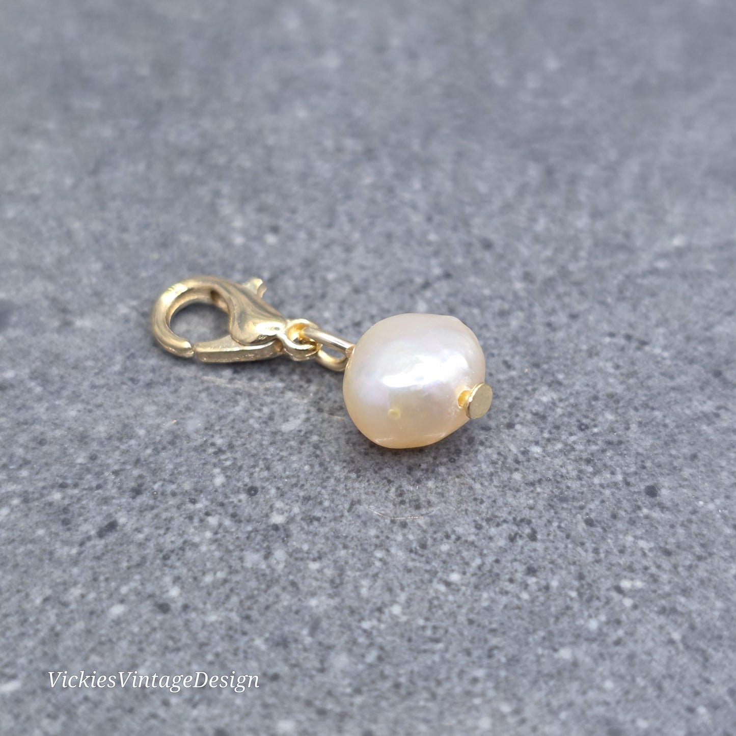 Natural Peach Freshwater Pearl Clip on Charm with Gold Lobster Clasp, Brass, Nickel Free, Stitch Marker, Zipper, Planner Charm