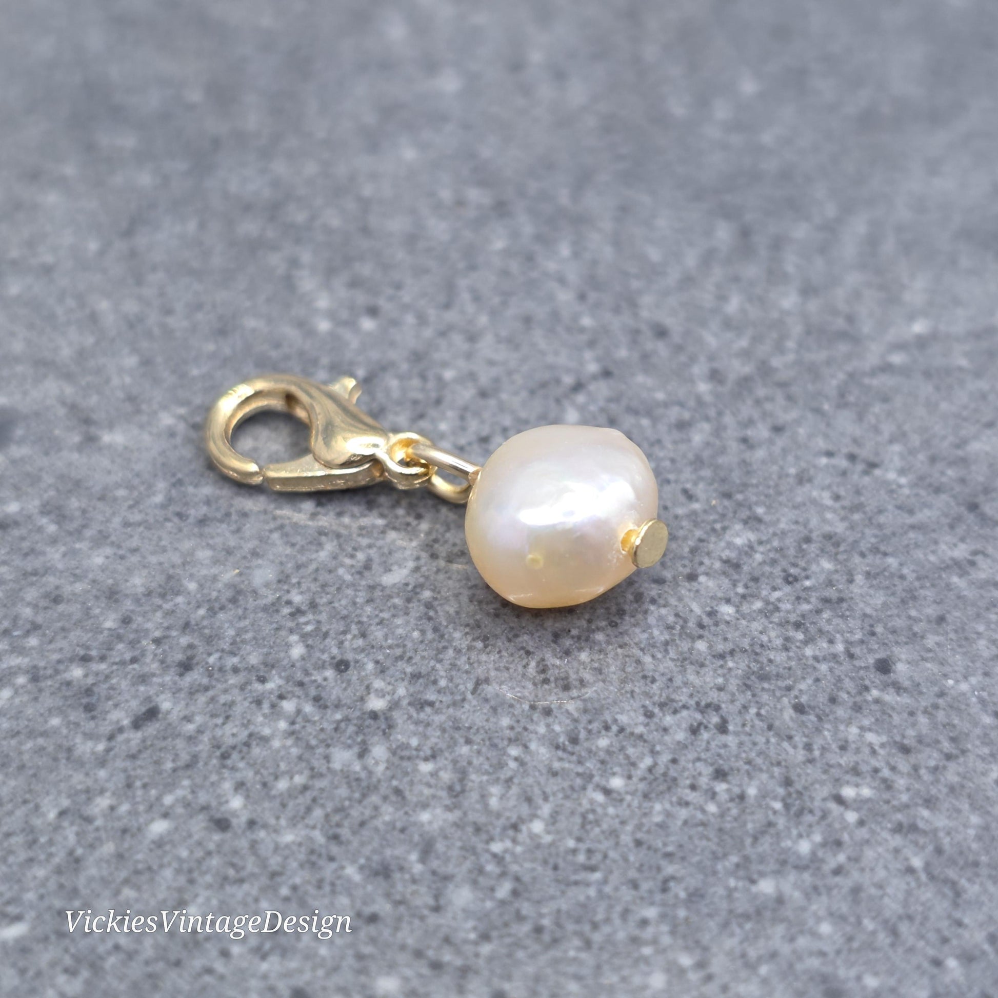 Natural Peach Freshwater Pearl Clip on Charm with Gold Lobster Clasp, Brass, Nickel Free, Stitch Marker, Zipper, Planner Charm