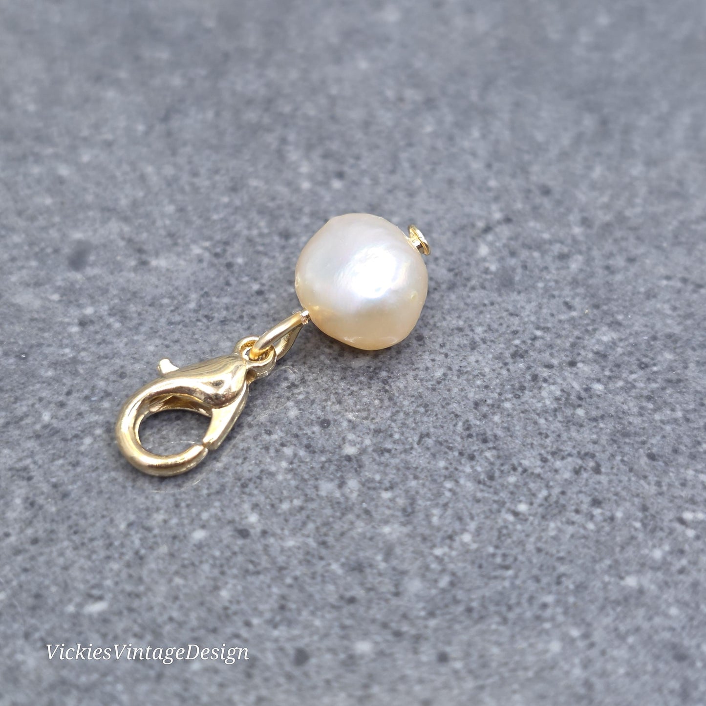 Natural Peach Freshwater Pearl Clip on Charm with Gold Lobster Clasp, Brass, Nickel Free, Stitch Marker, Zipper, Planner Charm