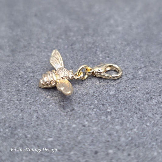 Bee Clip on Charm with Gold Lobster Clasp, Brass, Nickel Free, Stitchmarker, Zipper, Planner Charm