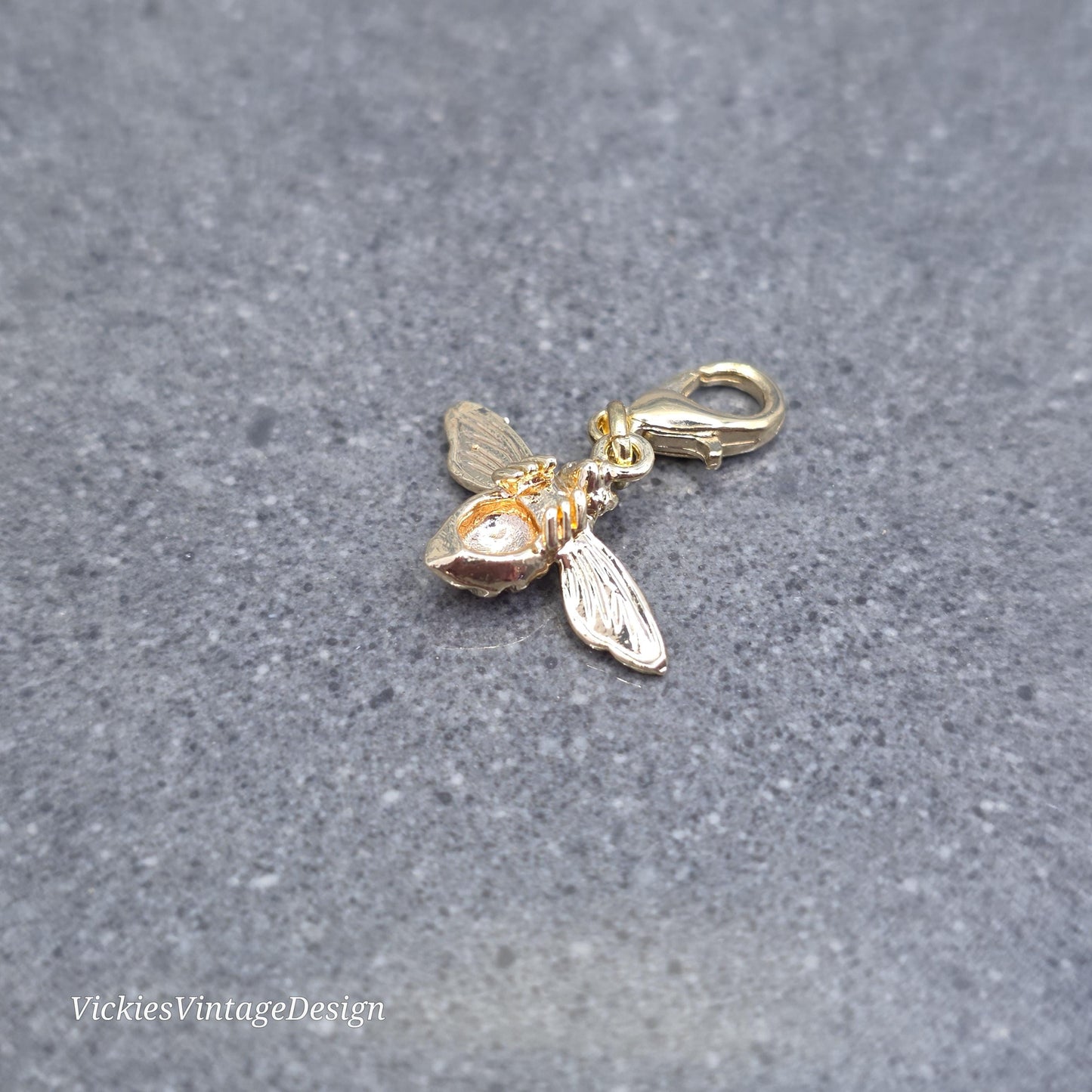 Bee Clip on Charm with Gold Lobster Clasp, Brass, Nickel Free, Stitchmarker, Zipper, Planner Charm