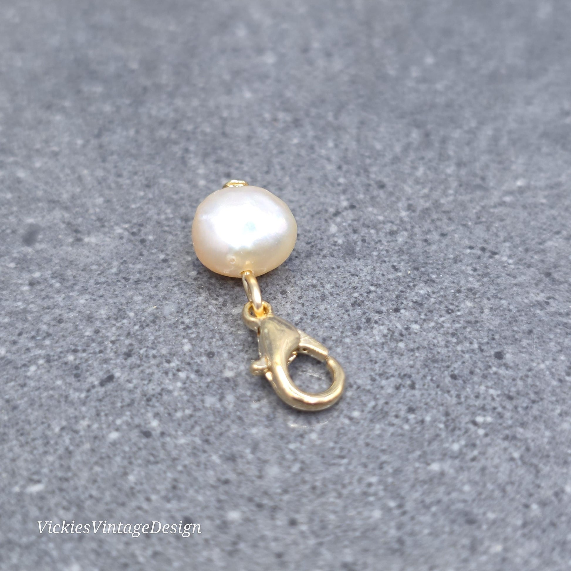 Natural Peach Freshwater Pearl Clip on Charm with Gold Lobster Clasp, Brass, Nickel Free, Stitch Marker, Zipper, Planner Charm