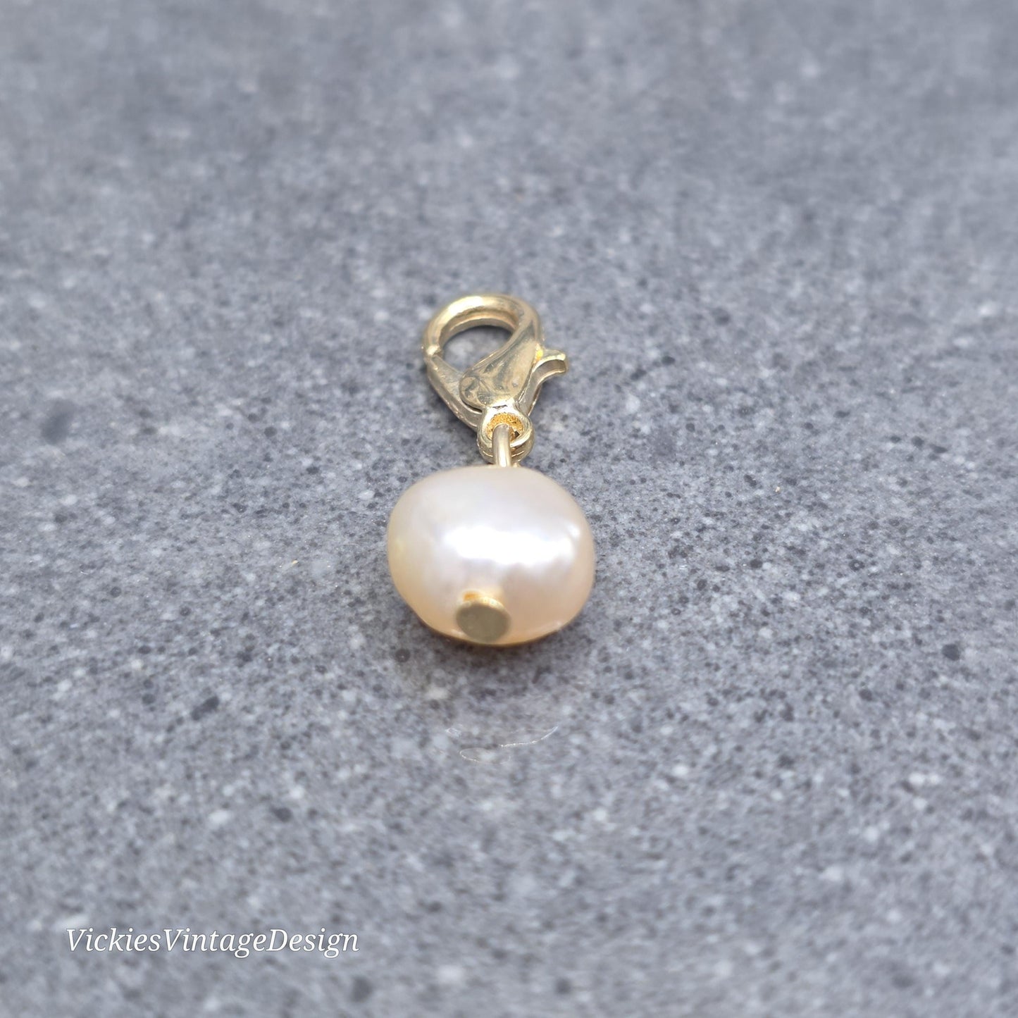 Natural Peach Freshwater Pearl Clip on Charm with Gold Lobster Clasp, Brass, Nickel Free, Stitch Marker, Zipper, Planner Charm