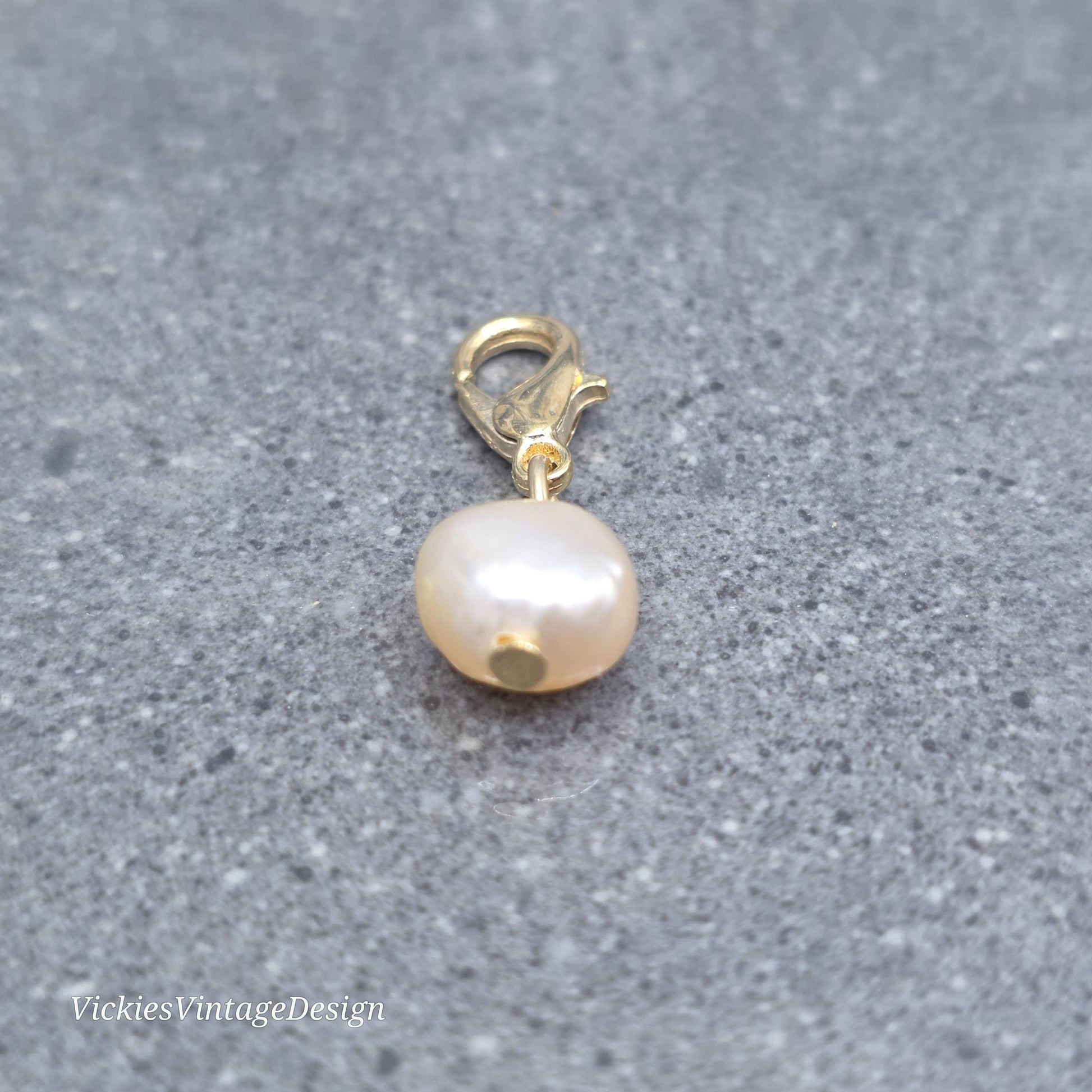Natural Peach Freshwater Pearl Clip on Charm with Gold Lobster Clasp, Brass, Nickel Free, Stitch Marker, Zipper, Planner Charm