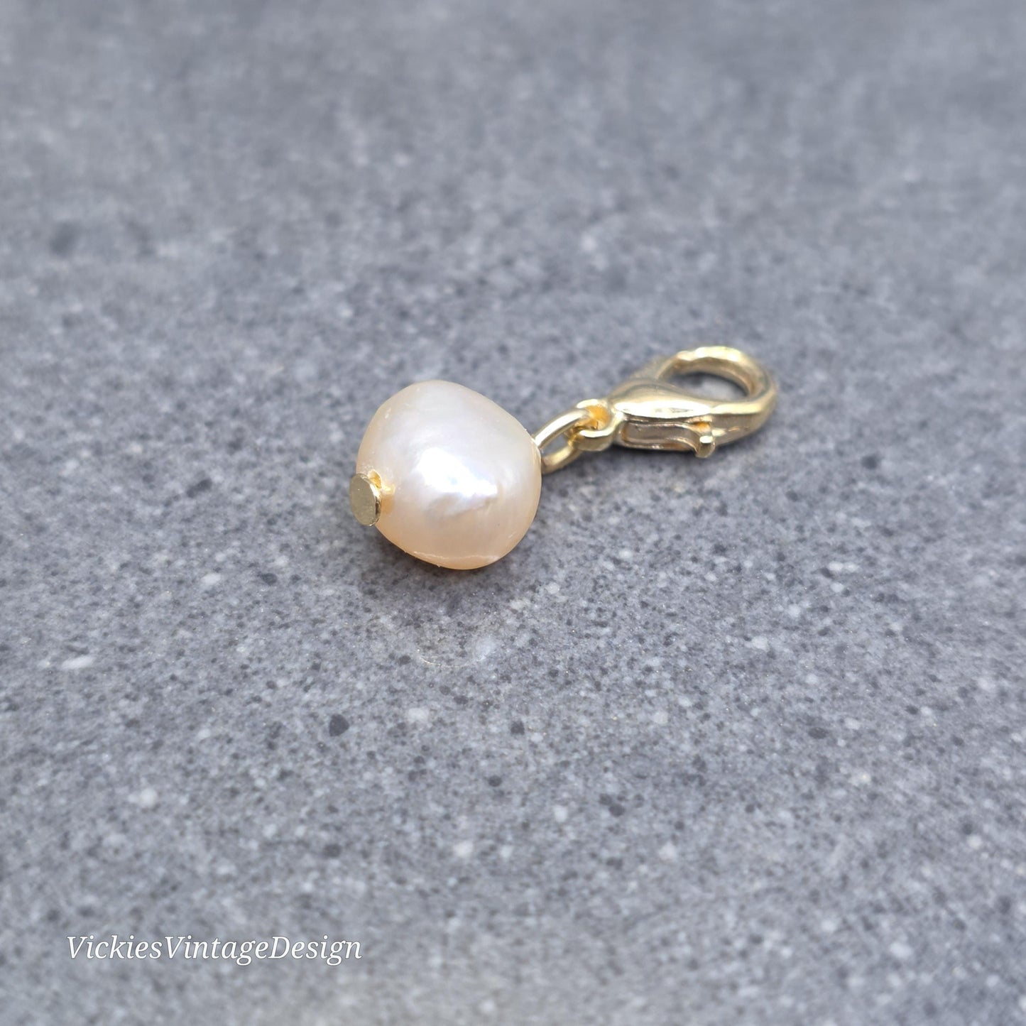 Natural Peach Freshwater Pearl Clip on Charm with Gold Lobster Clasp, Brass, Nickel Free, Stitch Marker, Zipper, Planner Charm