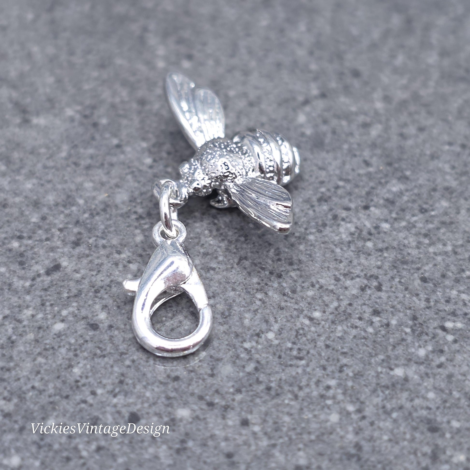 Bee Clip on Charm with Lobster Clasp, Bracelet, Necklace, Brass, Nickel Free, Stitch Marker, Zipper, Planner Charm