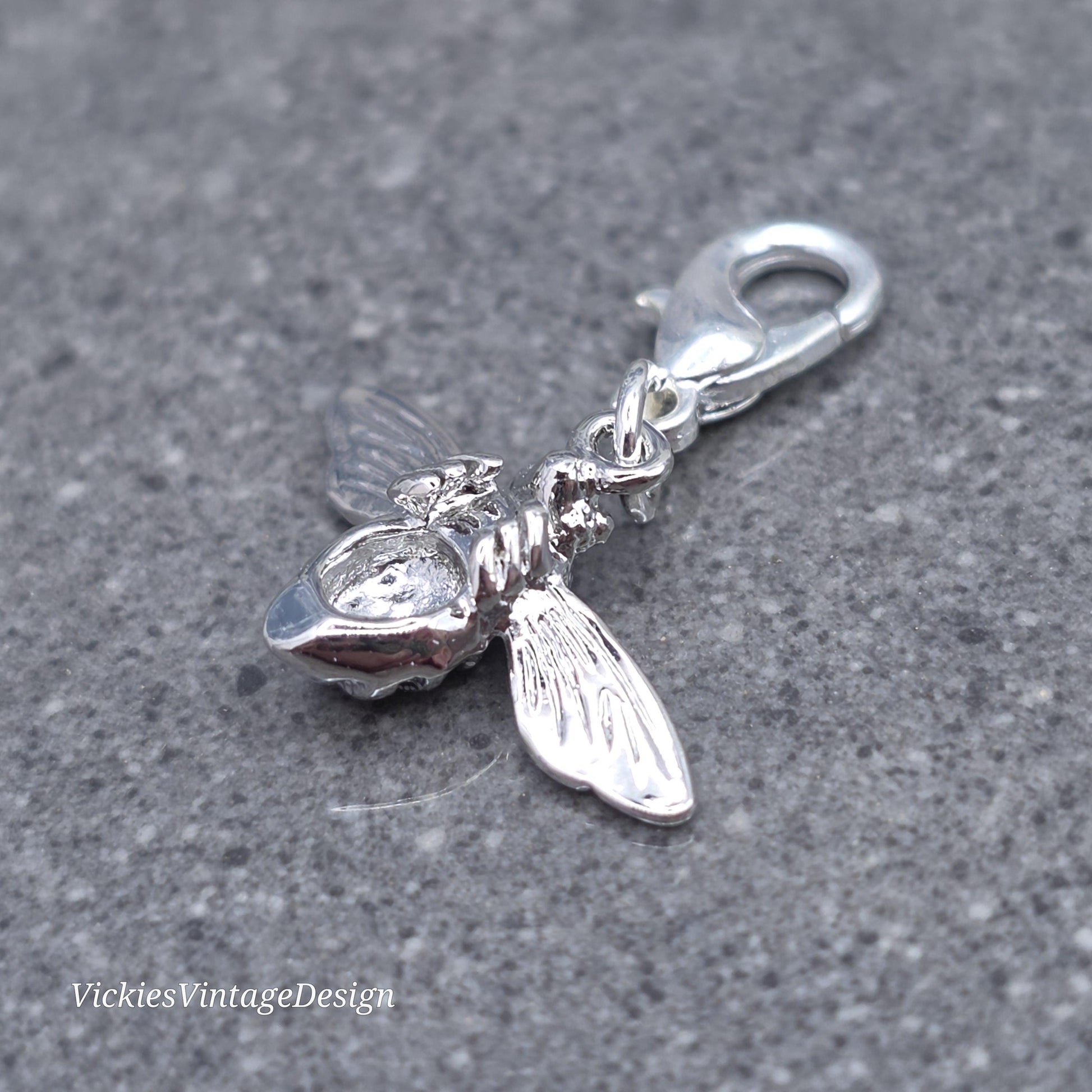 Bee Clip on Charm with Lobster Clasp, Bracelet, Necklace, Brass, Nickel Free, Stitch Marker, Zipper, Planner Charm