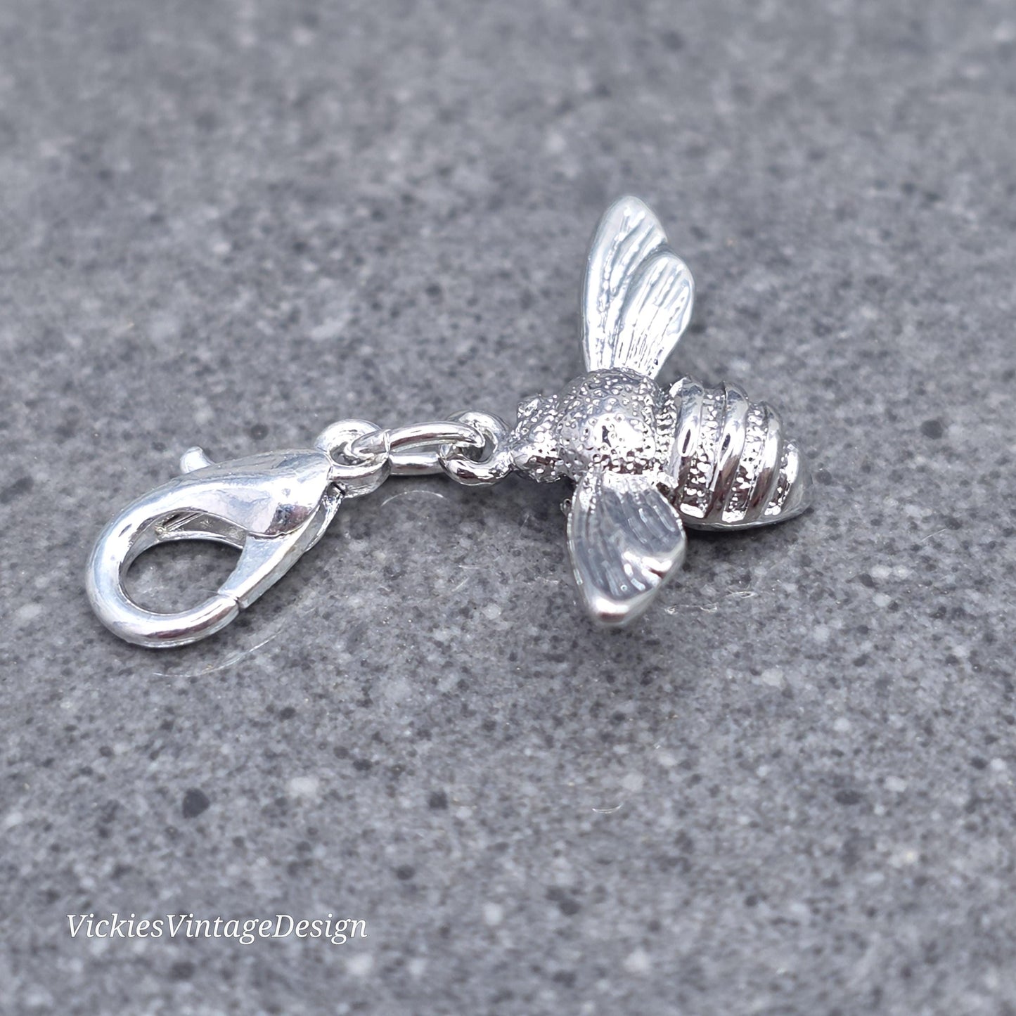 Bee Clip on Charm with Lobster Clasp, Bracelet, Necklace, Brass, Nickel Free, Stitch Marker, Zipper, Planner Charm