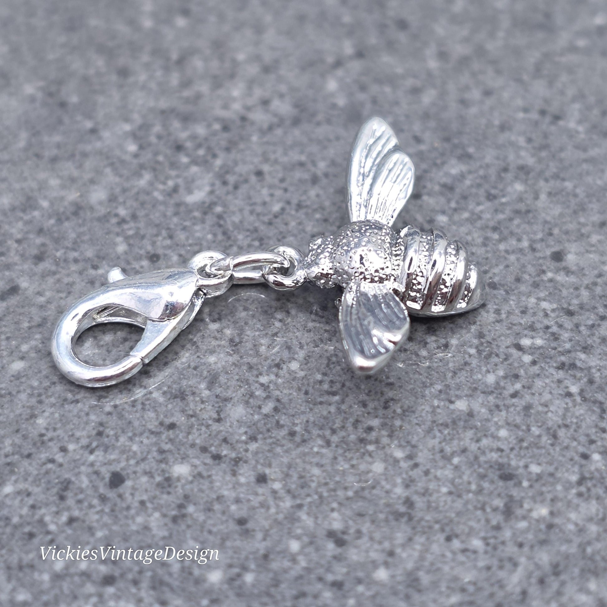 Bee Clip on Charm with Lobster Clasp, Bracelet, Necklace, Brass, Nickel Free, Stitch Marker, Zipper, Planner Charm