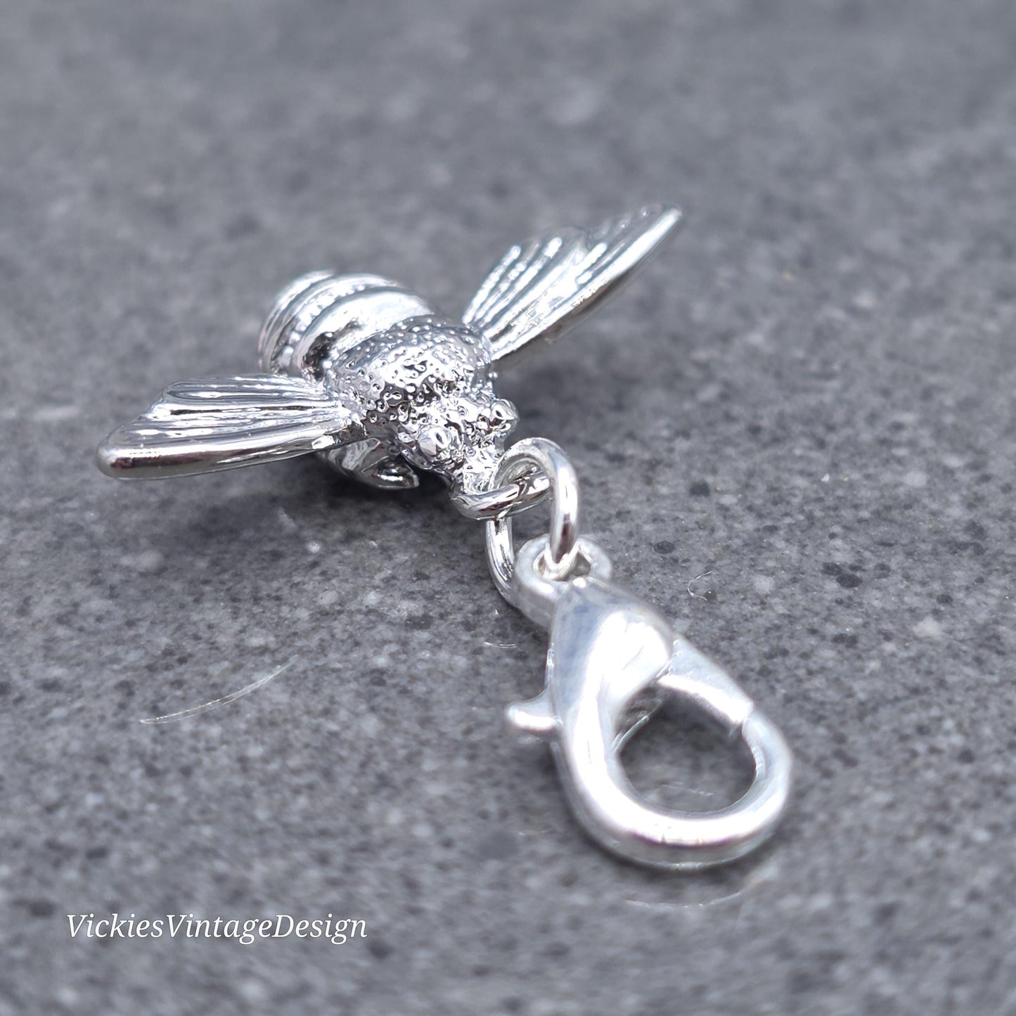 Bee Clip on Charm with Lobster Clasp, Bracelet, Necklace, Brass, Nickel Free, Stitch Marker, Zipper, Planner Charm
