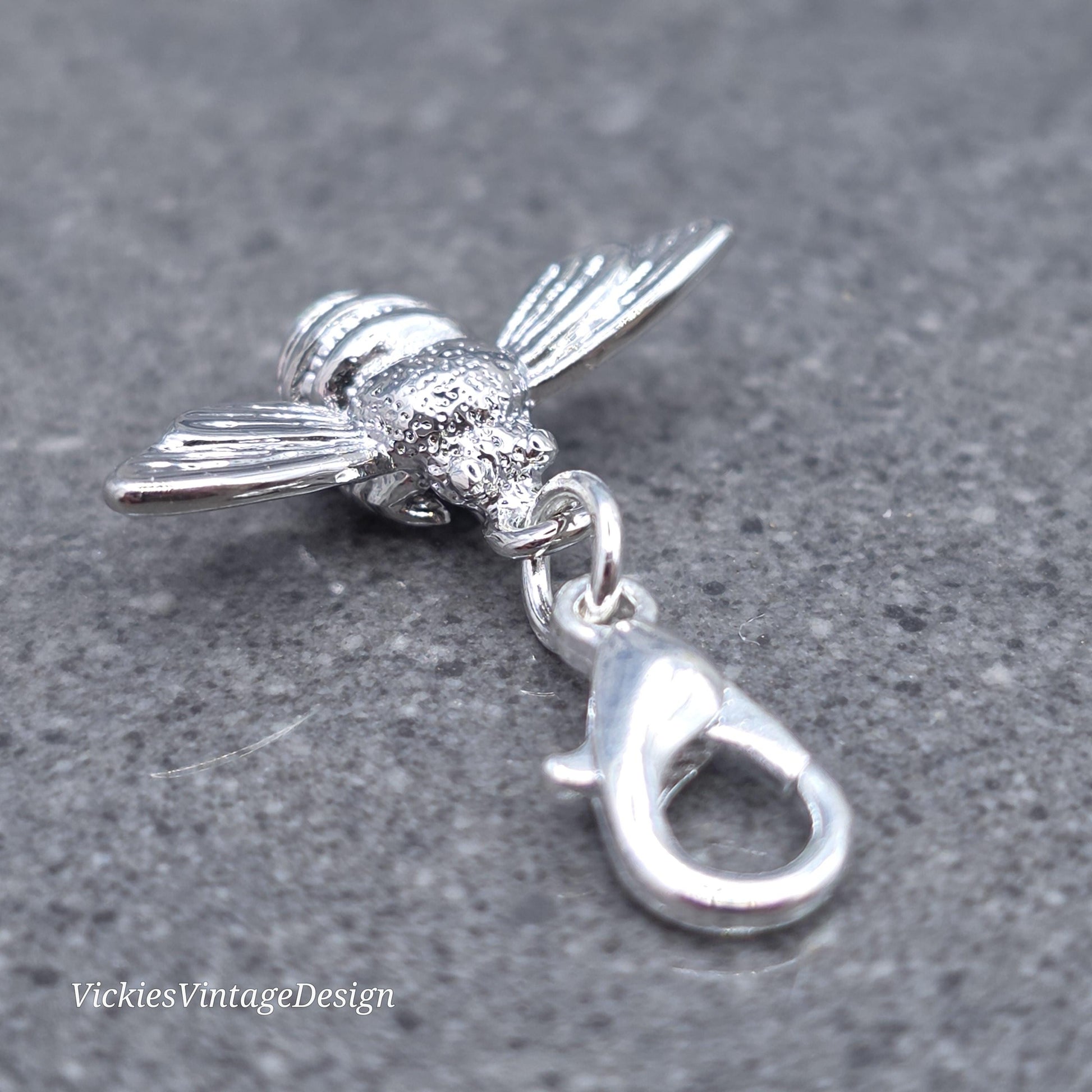 Bee Clip on Charm with Lobster Clasp, Bracelet, Necklace, Brass, Nickel Free, Stitch Marker, Zipper, Planner Charm