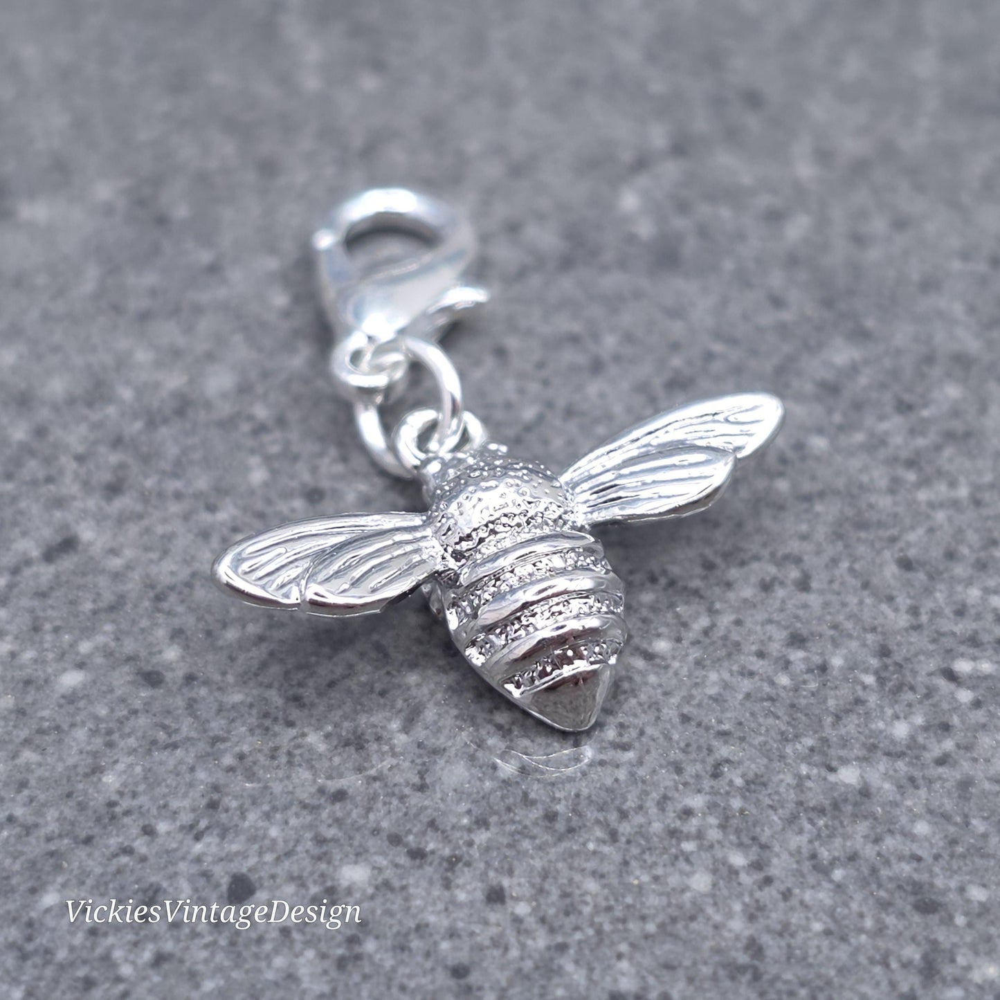 Bee Clip on Charm with Lobster Clasp, Bracelet, Necklace, Brass, Nickel Free, Stitch Marker, Zipper, Planner Charm