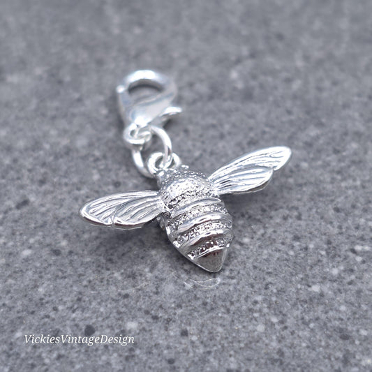 Bee Clip on Charm with Lobster Clasp, Bracelet, Necklace, Brass, Nickel Free, Stitch Marker, Zipper, Planner Charm