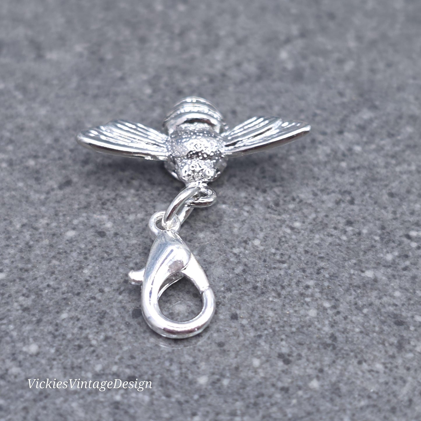 Bee Clip on Charm with Lobster Clasp, Bracelet, Necklace, Brass, Nickel Free, Stitch Marker, Zipper, Planner Charm