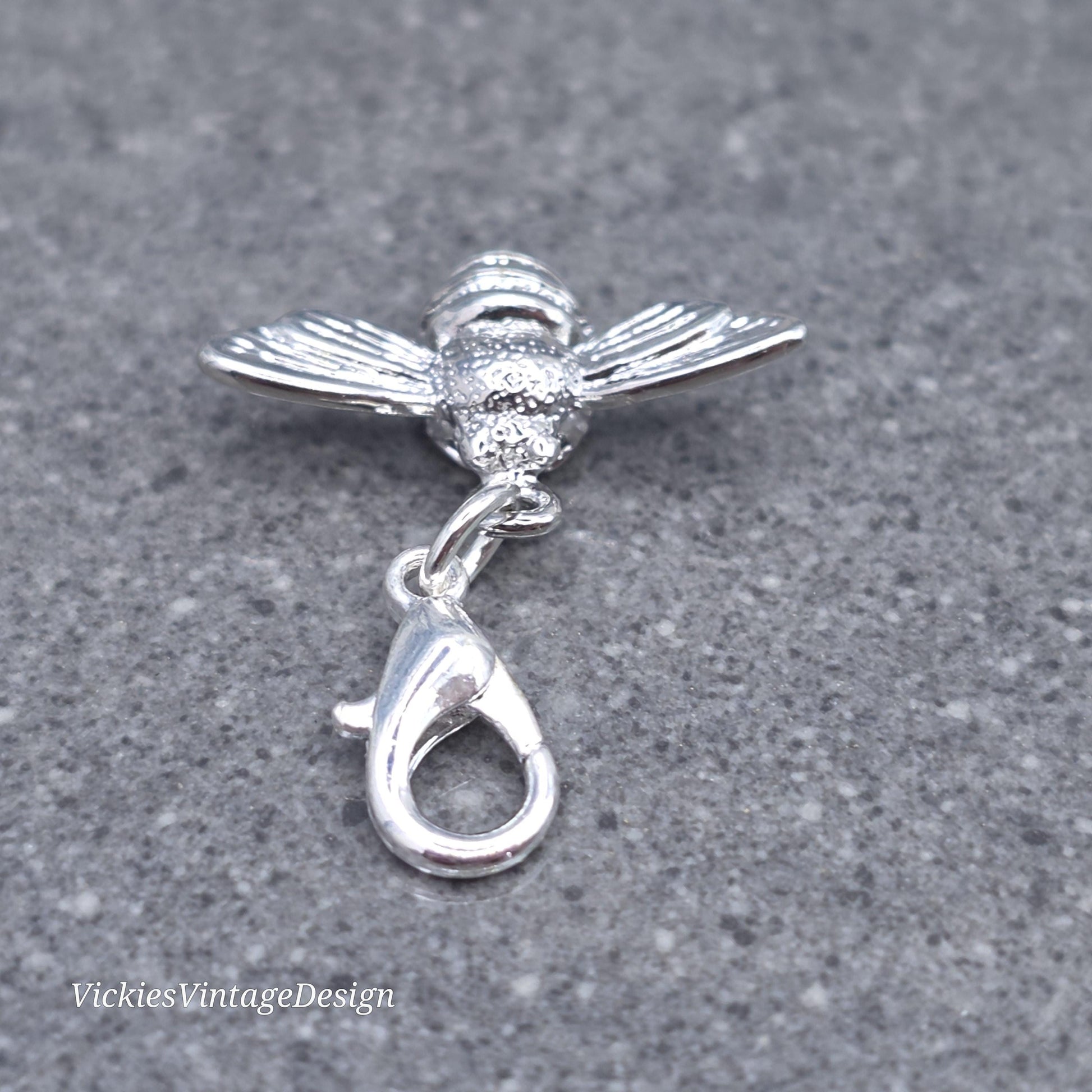 Bee Clip on Charm with Lobster Clasp, Bracelet, Necklace, Brass, Nickel Free, Stitch Marker, Zipper, Planner Charm