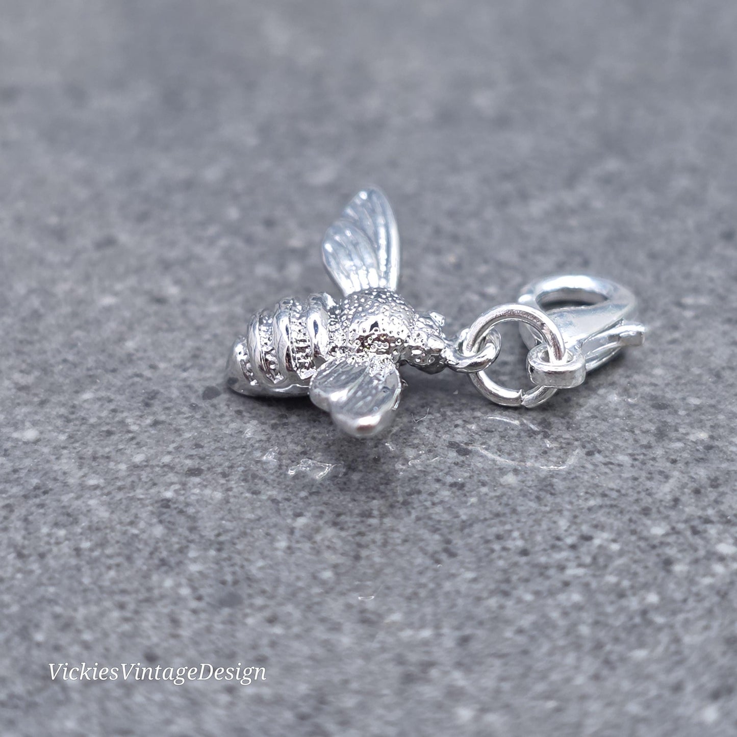 Bee Clip on Charm with Lobster Clasp, Bracelet, Necklace, Brass, Nickel Free, Stitch Marker, Zipper, Planner Charm