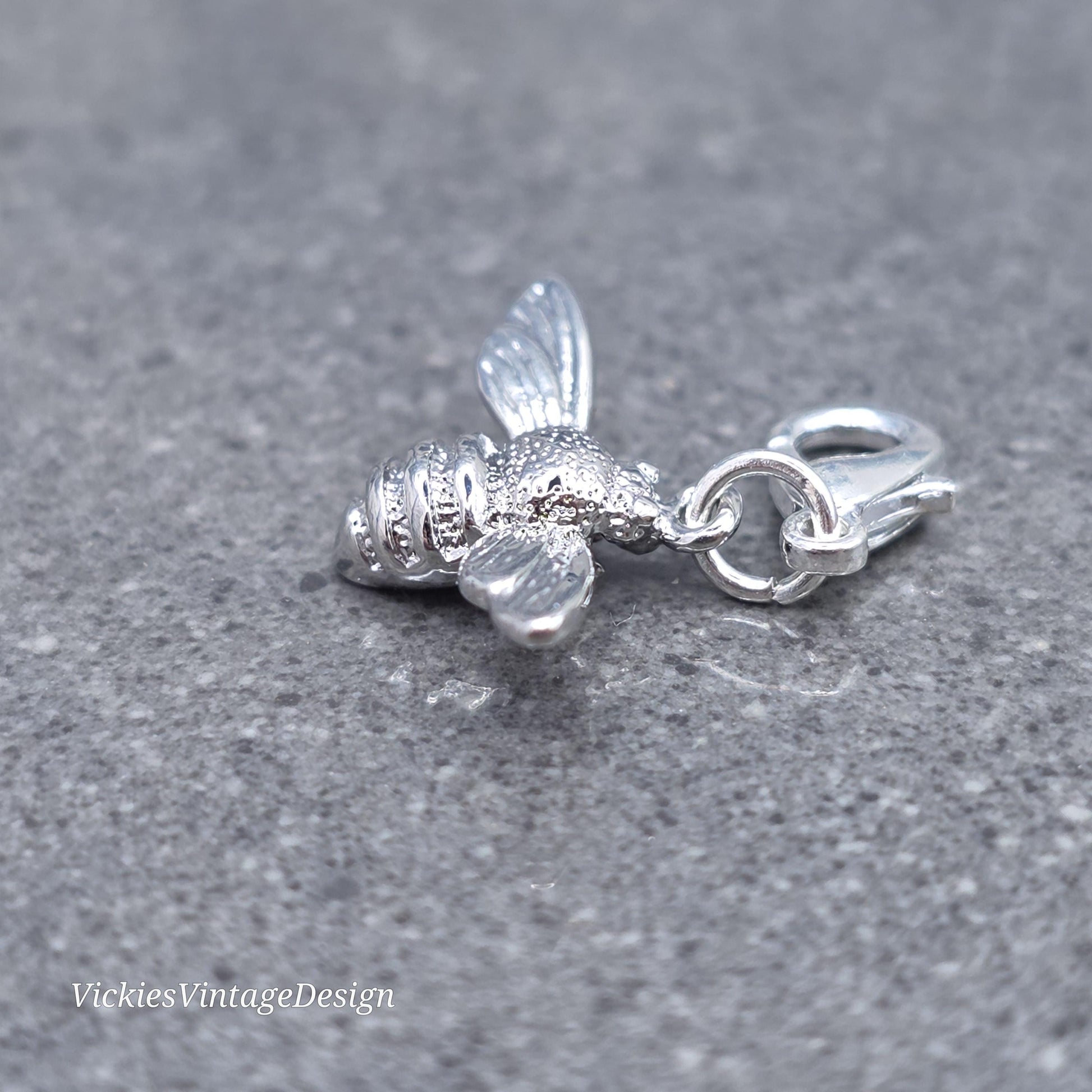 Bee Clip on Charm with Lobster Clasp, Bracelet, Necklace, Brass, Nickel Free, Stitch Marker, Zipper, Planner Charm