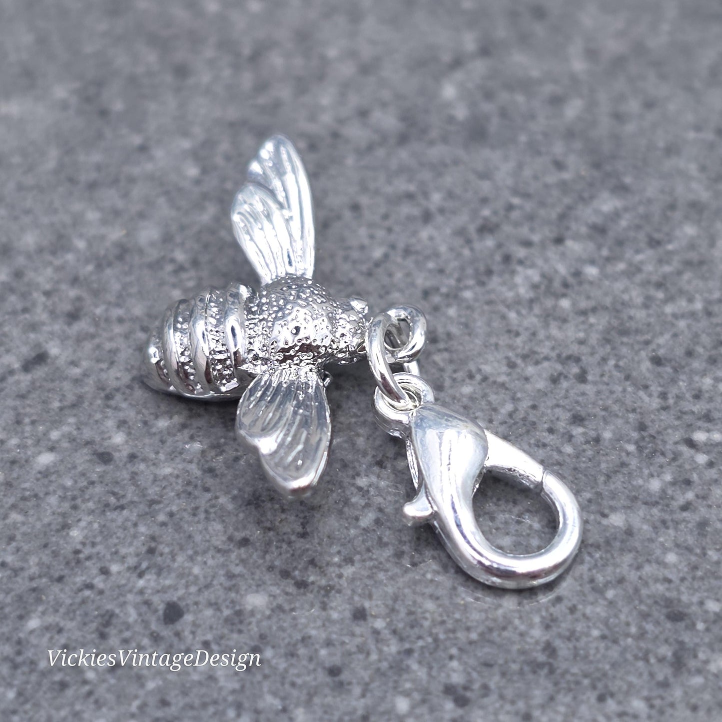Bee Clip on Charm with Lobster Clasp, Bracelet, Necklace, Brass, Nickel Free, Stitch Marker, Zipper, Planner Charm