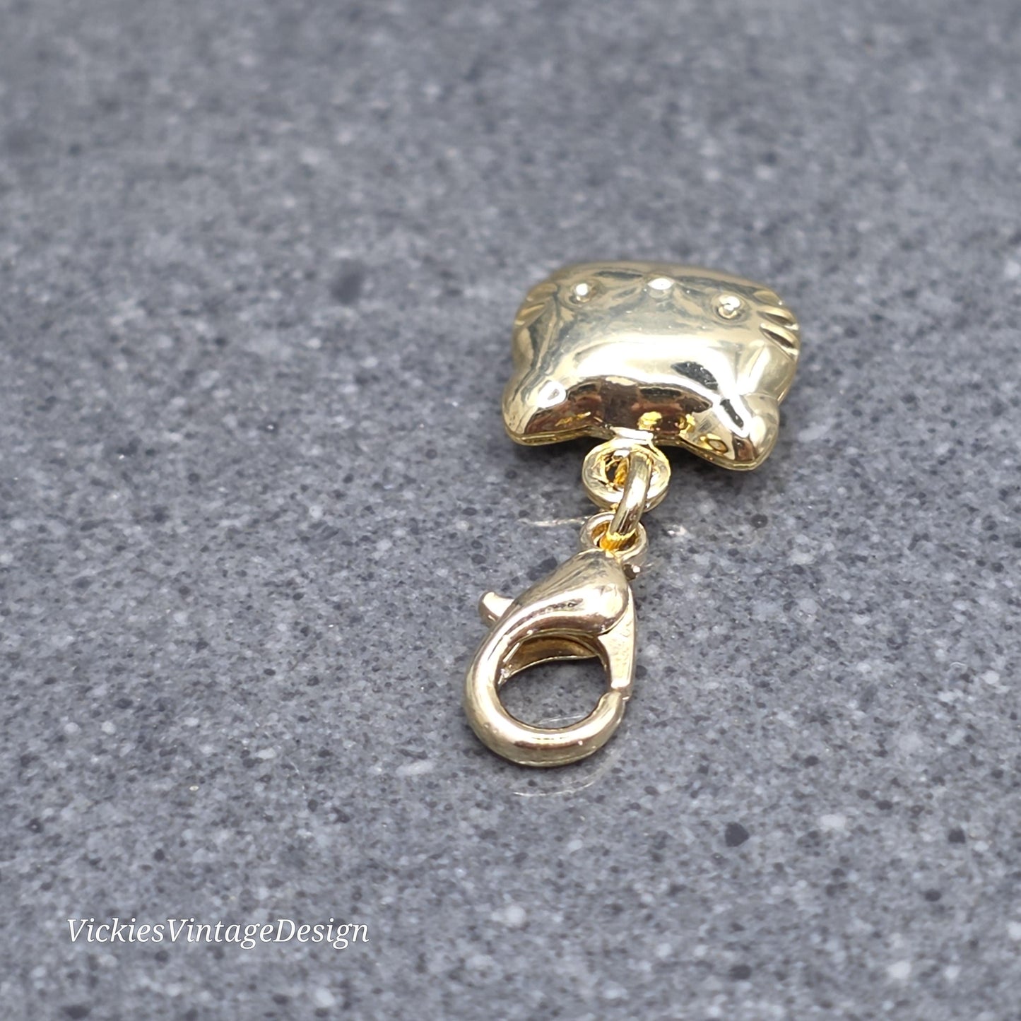 Cat Clip On Charm, Bracelet, Necklace, Brass 18k Gold, Stitch Marker, Zipper, Planner Charm