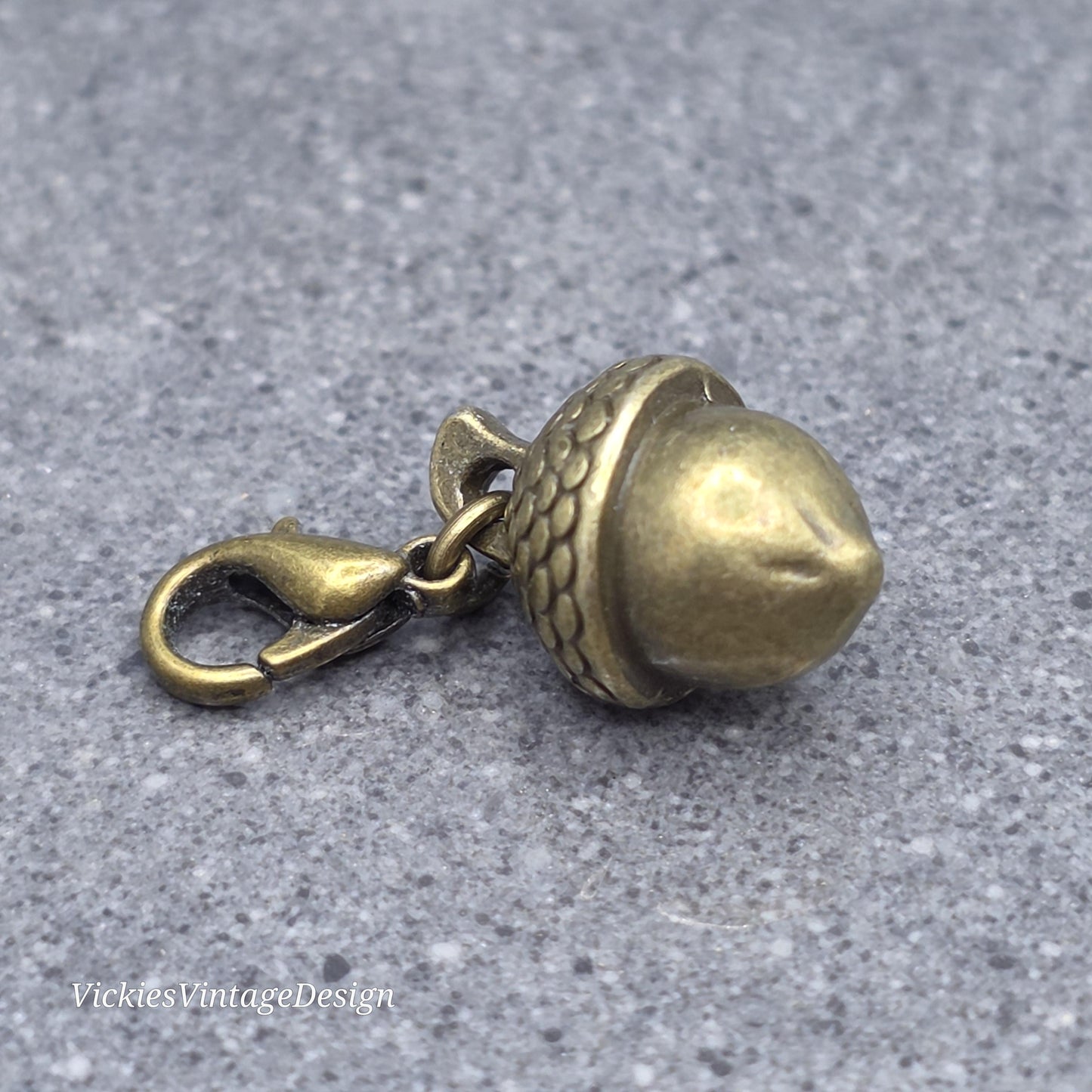 Bee Clip on Charm with Clasp,Bracelet, Necklace, Brass, Nickel Free, Stitchmarker, Zipper, Planner Charm