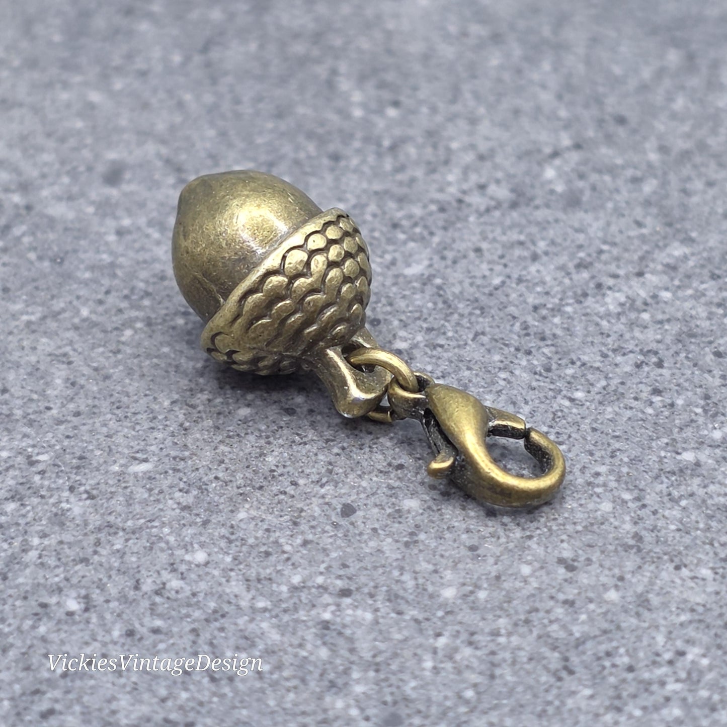Bee Clip on Charm with Clasp,Bracelet, Necklace, Brass, Nickel Free, Stitchmarker, Zipper, Planner Charm