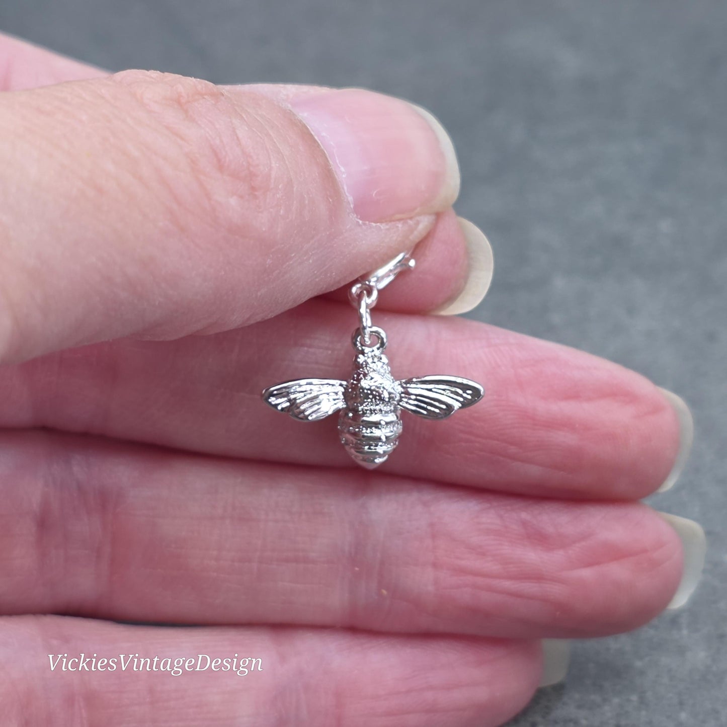 Bee Clip on Charm with Lobster Clasp, Bracelet, Necklace, Brass, Nickel Free, Stitch Marker, Zipper, Planner Charm